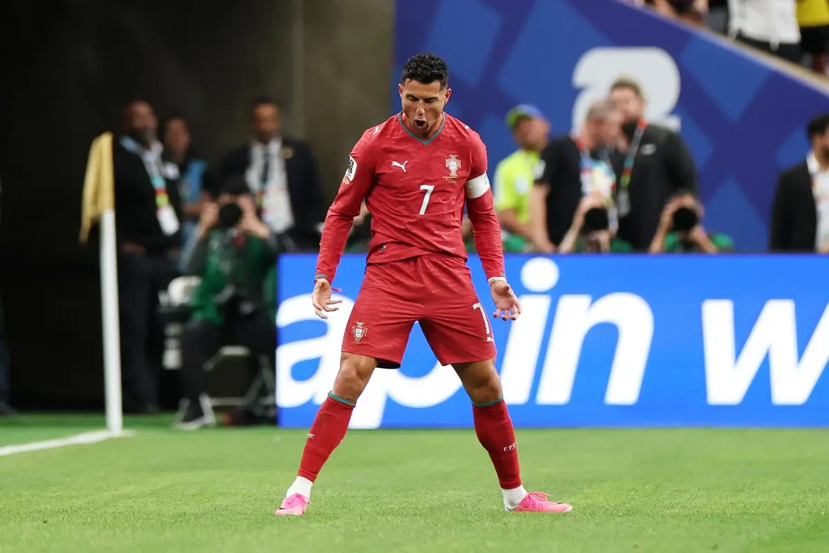 Cristiano Ronaldo faz dois e lidera goleada de Portugal sobre Uzbequistão na Copa