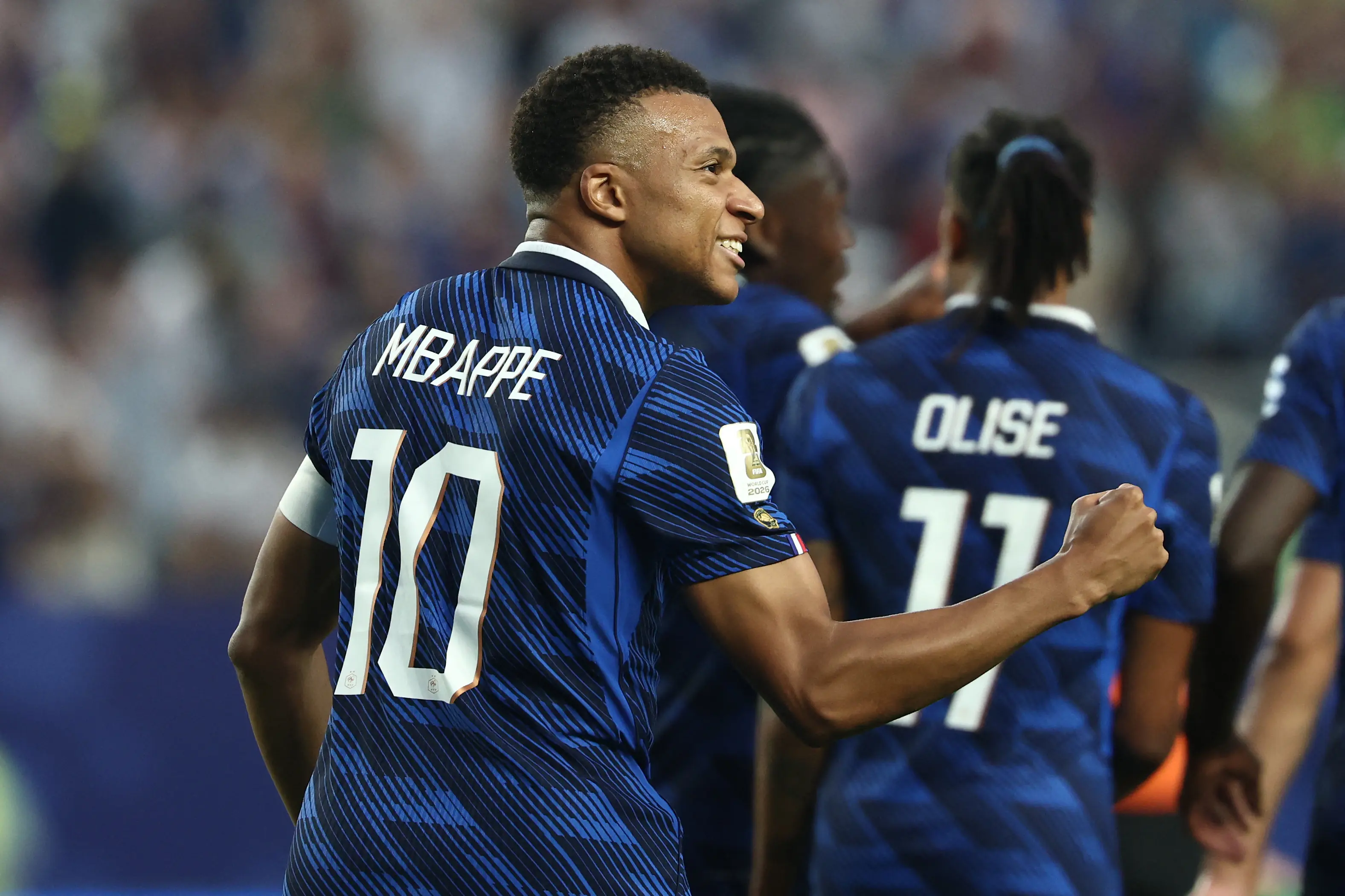Com dois de Mbappé, França vence Iraque e vai à segunda fase da Copa