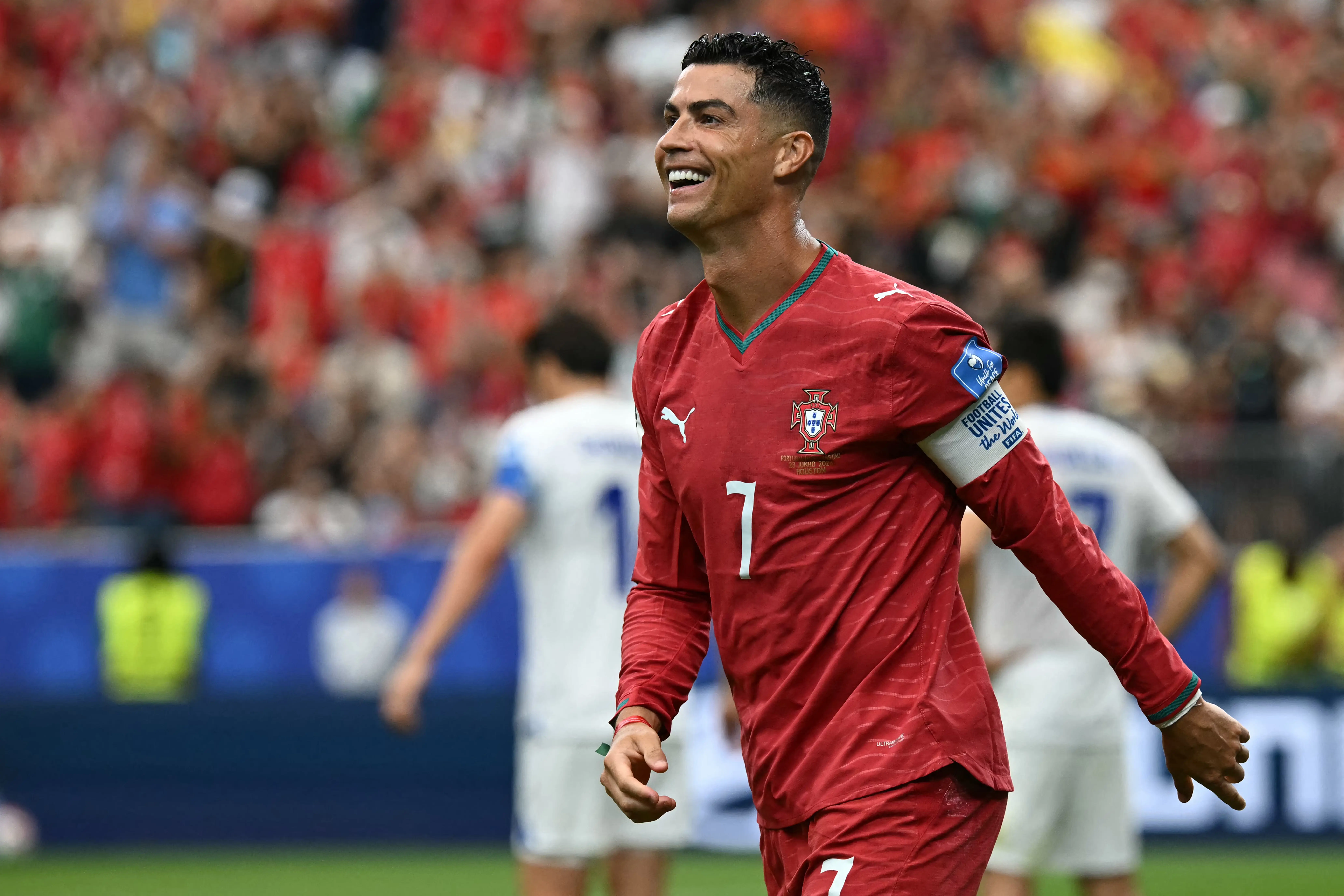 Autor de dois gols, Cristiano Ronaldo responde aos críticos: "Eu sempre chego"