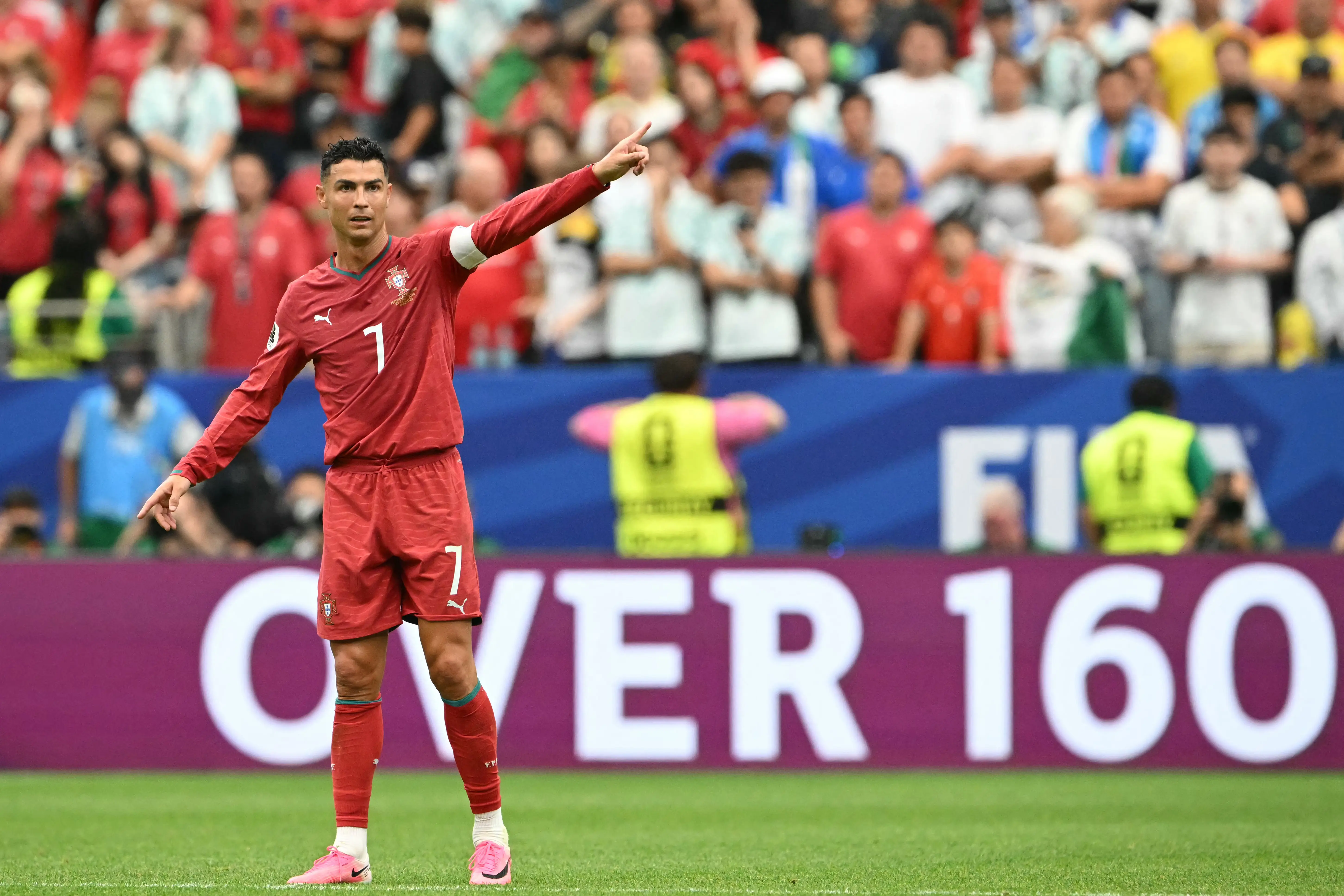 “Seria top”, diz Cristiano Ronaldo sobre possível jogo contra Messi na Copa