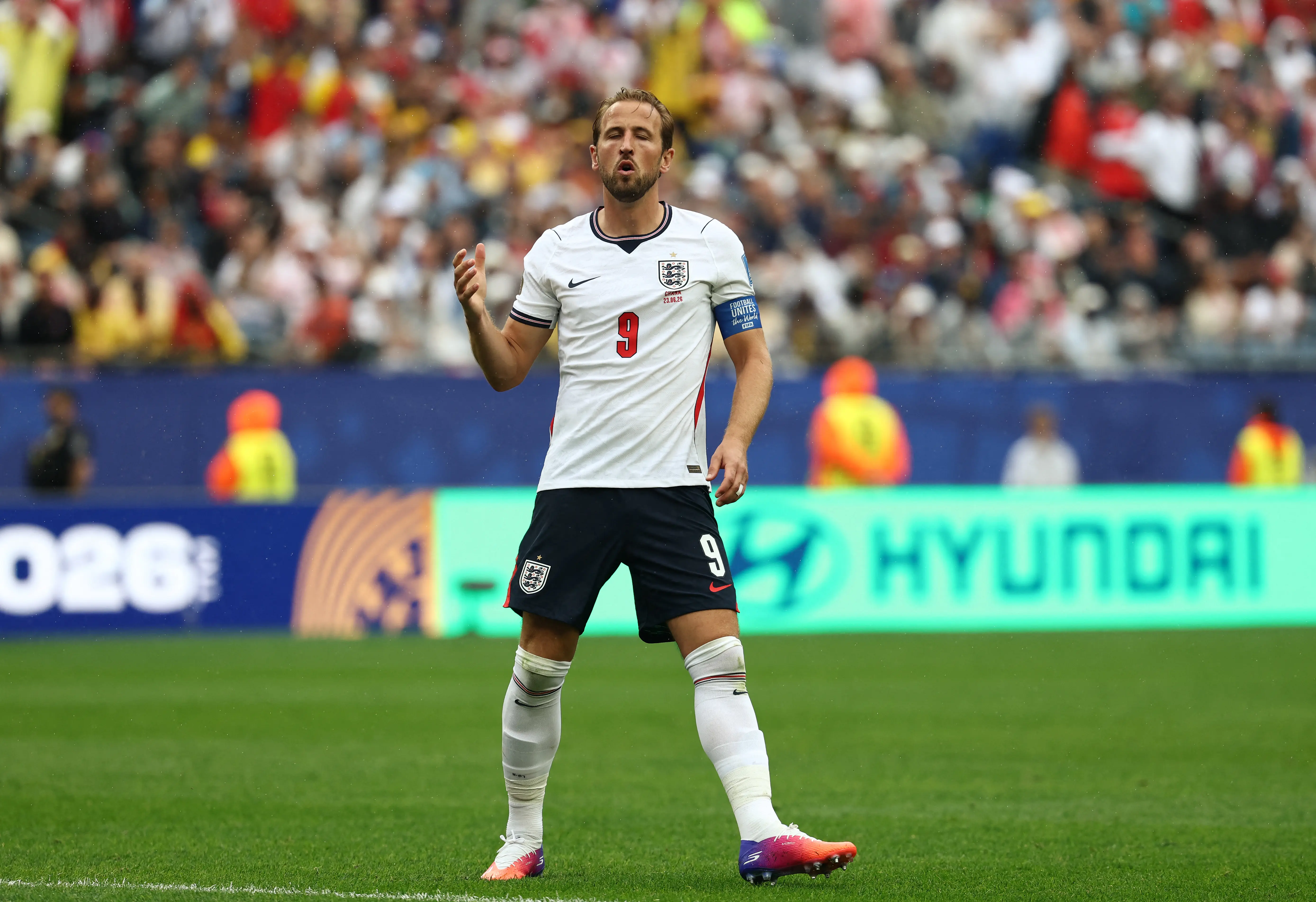 Kane perde gol, Inglaterra só empata com Gana e adia classificação na Copa