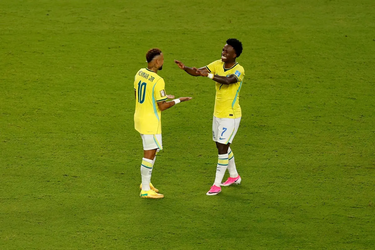 Mídia internacional enaltece Vini Jr. após vitória e destaca volta de Neymar à Seleção
