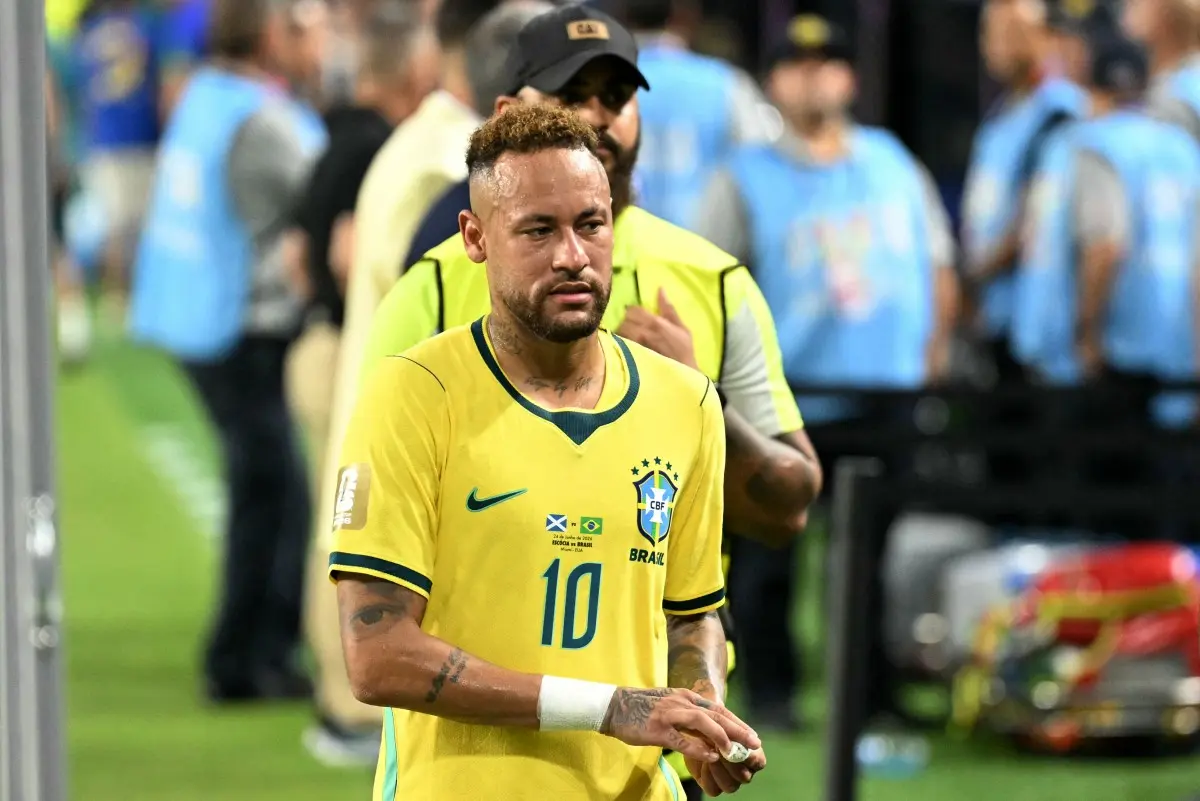 Davide Ancelotti esclarece gesto durante entrada de Neymar e rebate polêmica