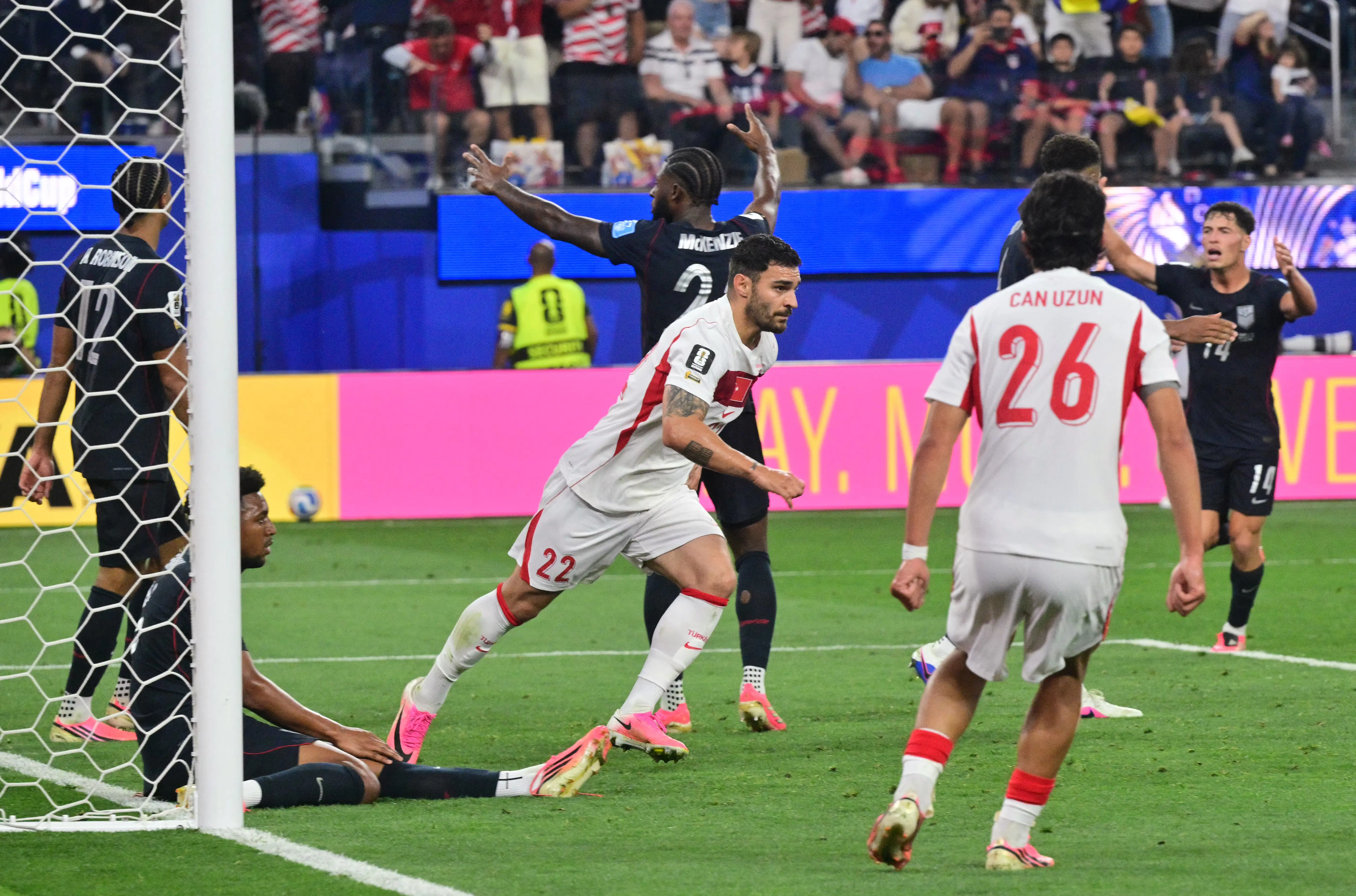 Estados Unidos perdem da Turquia e pegam Bósnia na segunda fase da Copa