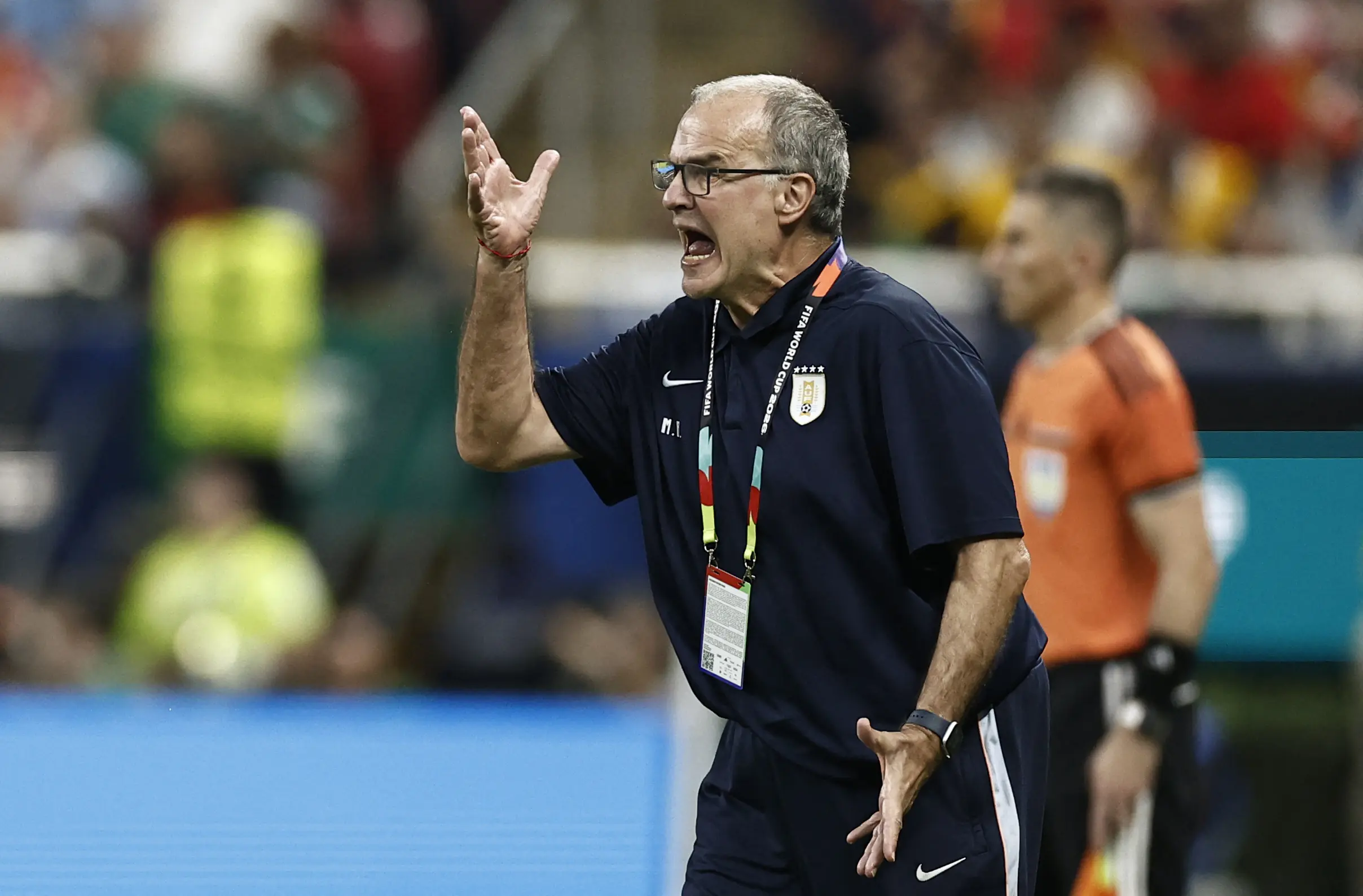 Bielsa faz desabafo após eliminação do Uruguai: "Vocês me deixaram sozinho"