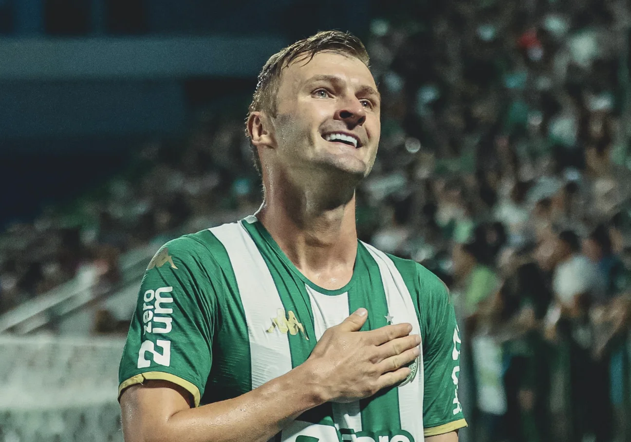 Chapecoense anuncia rescisão com lateral esquerdo Walter Clar