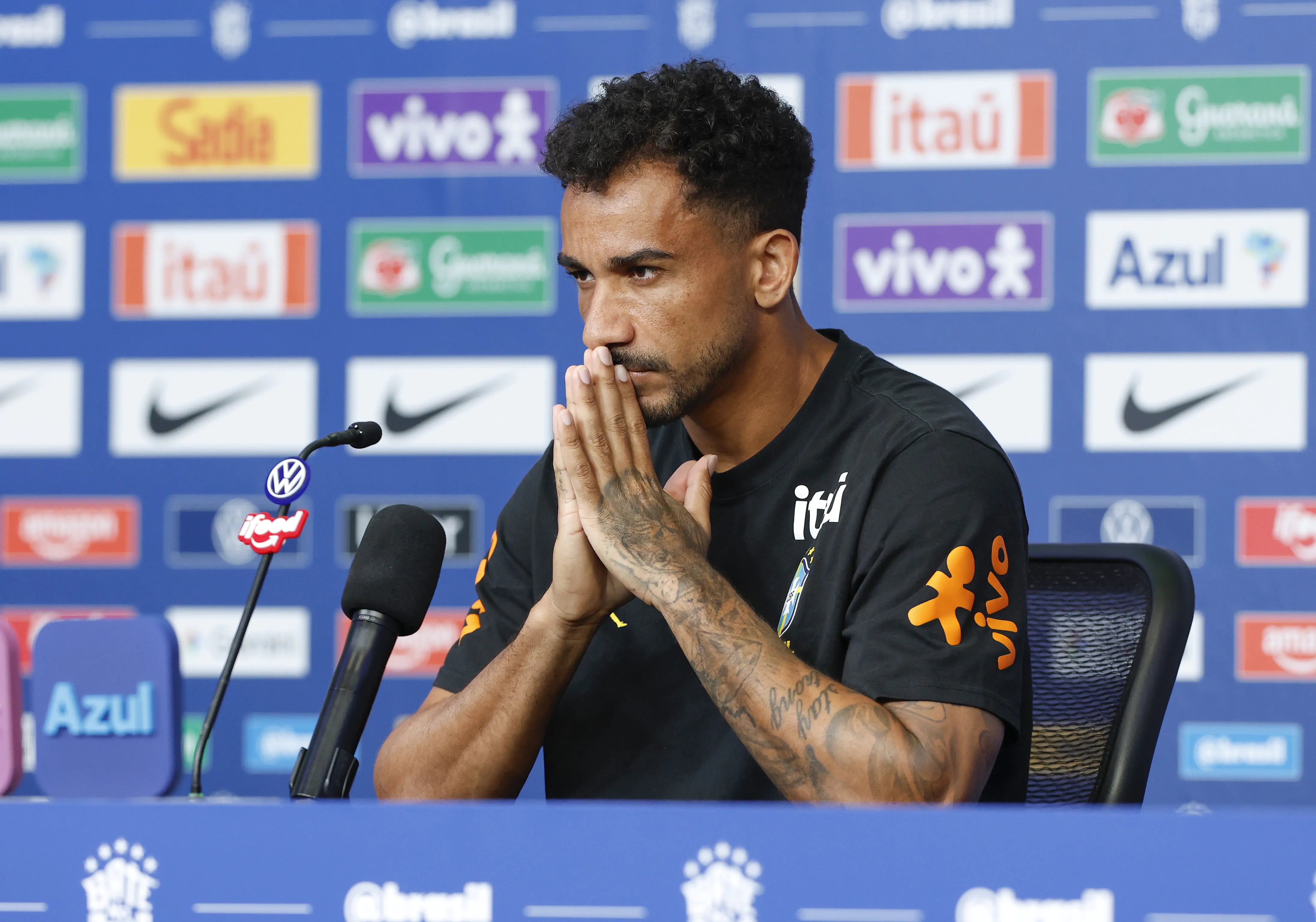 Danilo revela susto com estreia da Seleção na Copa e vê vagas em aberto no time titular