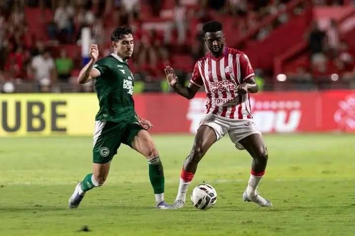 Com estreia de treinador, Goiás vence Náutico e quebra sequência sem vitórias