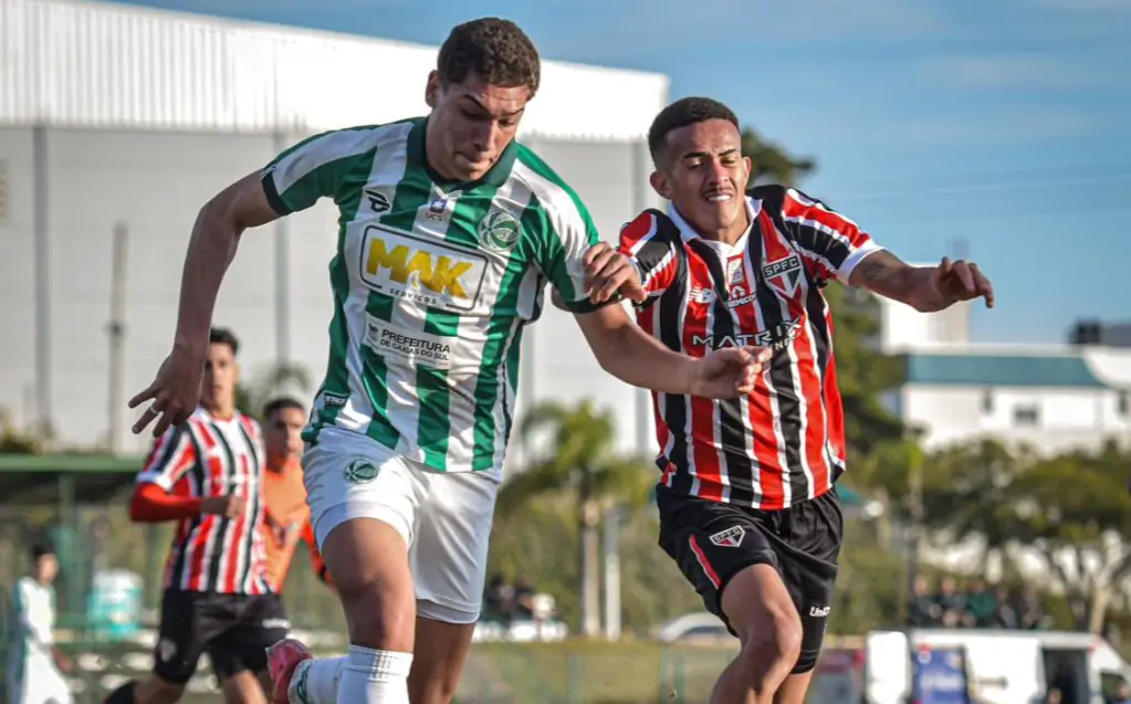 São Paulo desperdiça pênalti, perde do Juventude e se distancia do G8 no Brasileiro sub-20