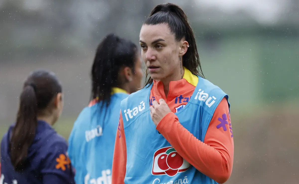Paloma sofre ruptura de ligamento do joelho em treino da Seleção feminina
