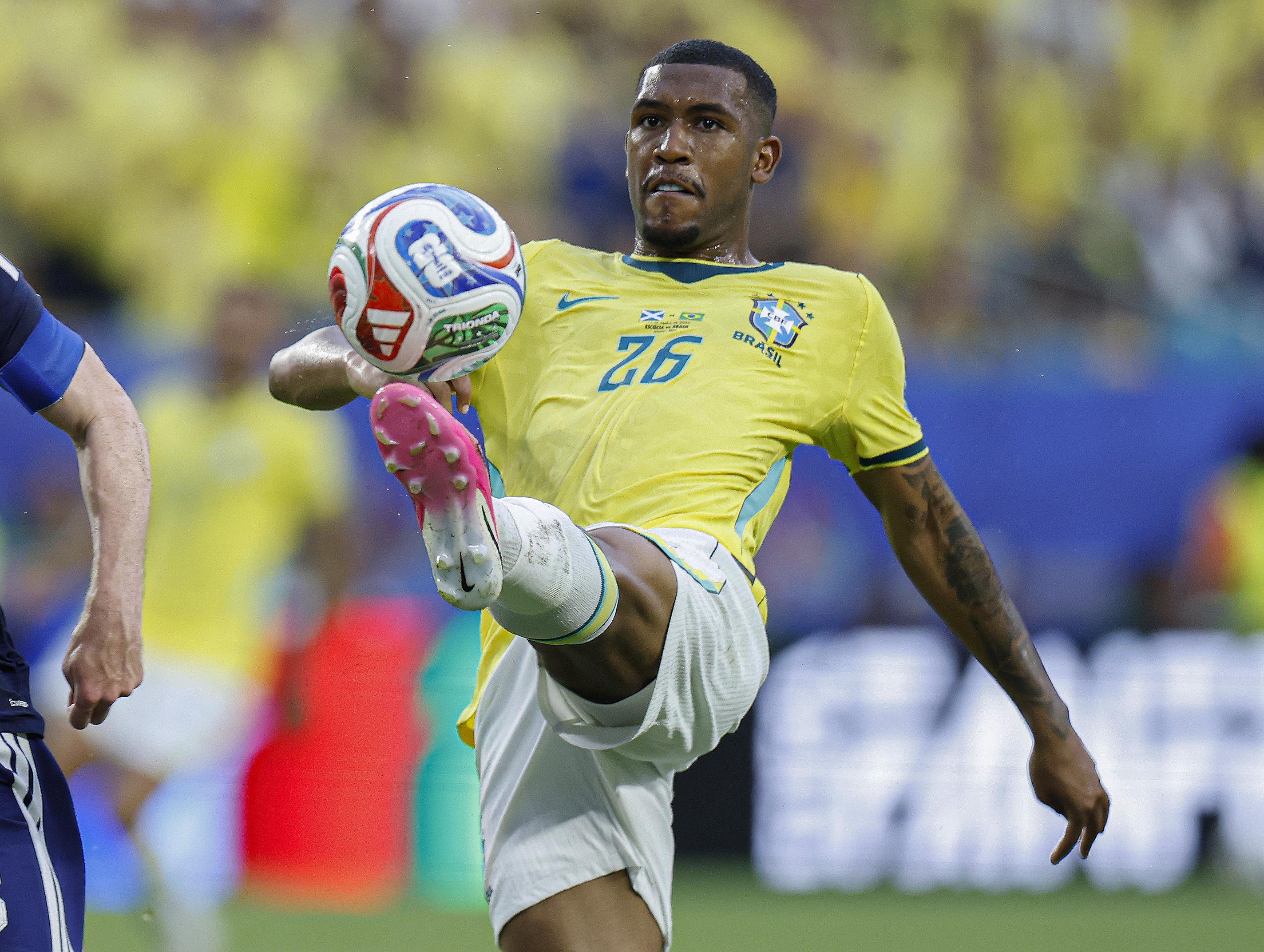 Rayan entra na mira do futebol árabe para substituir outro brasileiro