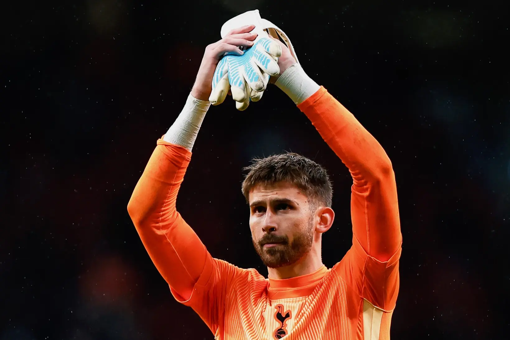 Após perder espaço, goleiro pode deixar o Tottenham pelo futebol italiano