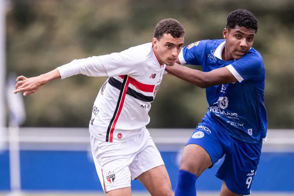 Sub-17 do São Paulo aplica goleada implacável de 8 a 0 no São Bento.