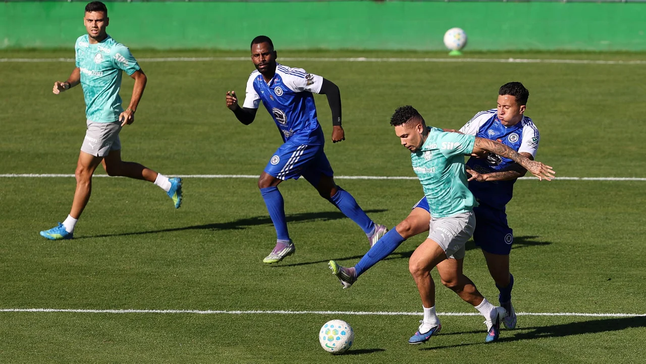 Paulinho marca dois gols em jogo-treino e anima Palmeiras para o segundo semestre