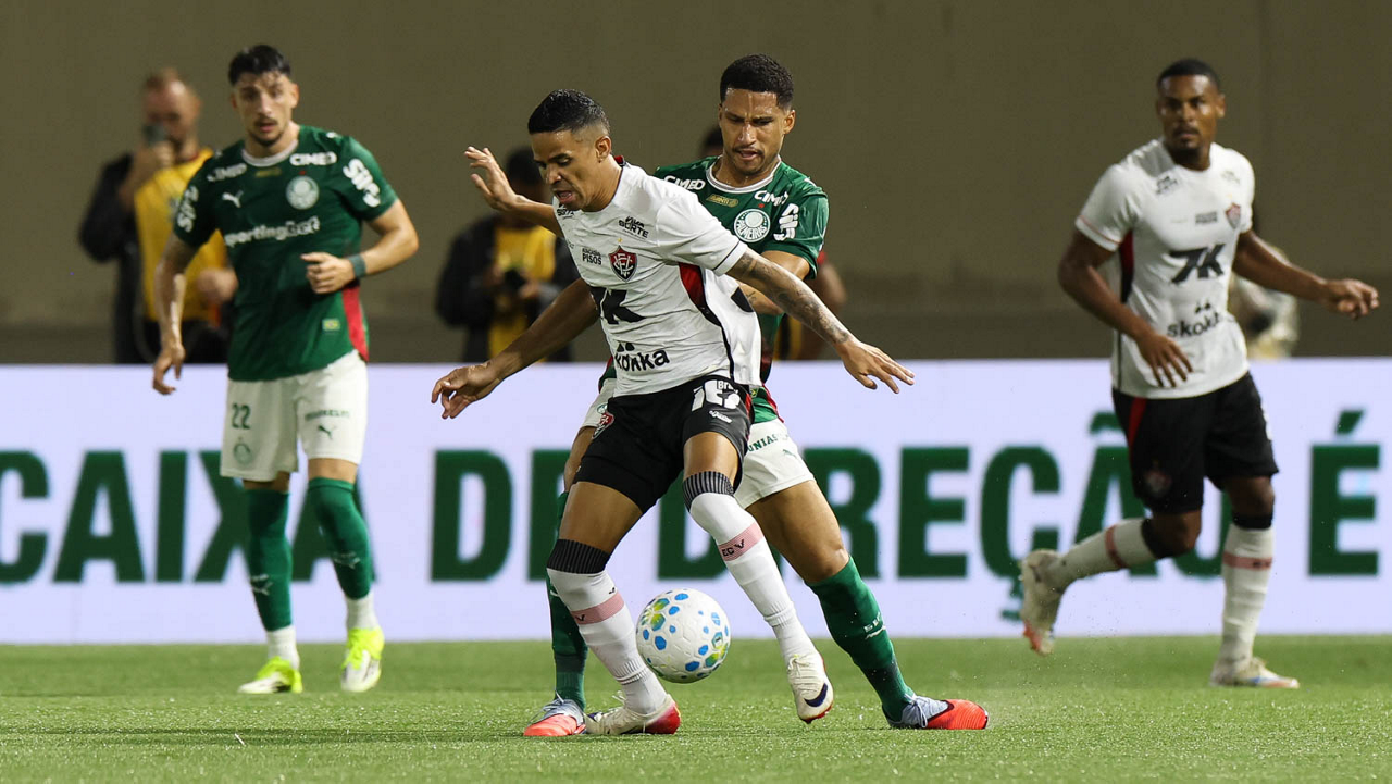 Vitória x Palmeiras pelo Brasileirão: onde assistir ao vivo, estatísticas, histórico e escalações