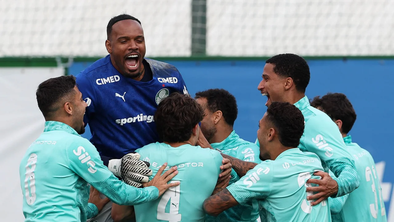 Carlos Miguel comenta desempenho em jogos-treino e projeta sequência do Palmeiras