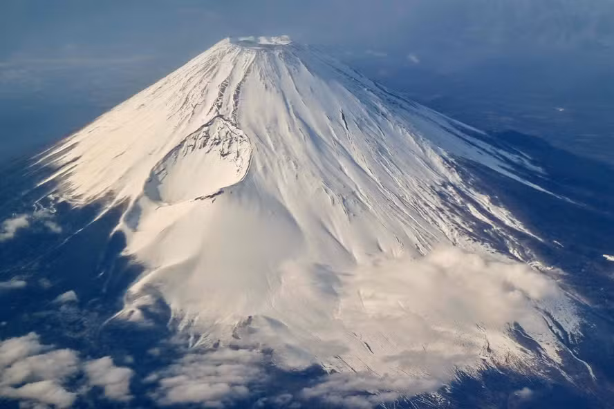 Turista suíço morre no Monte Fuji; japonesa de 99 anos é resgatada