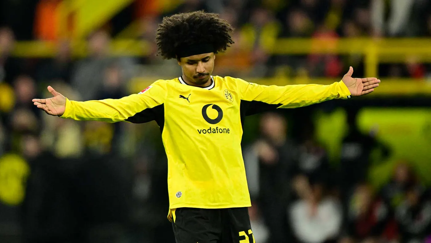 Barcelona acerta termos com Adeyemi e aguarda liberação do Dortmund