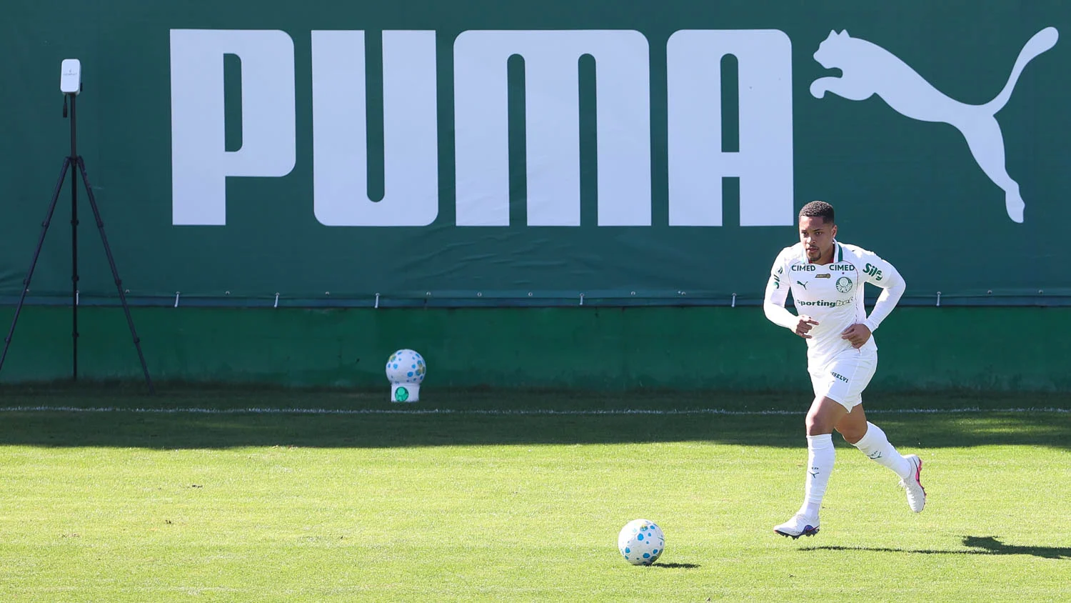 Vitor Roque joga, e Palmeiras empata jogo-treino contra o União São João; veja como foi