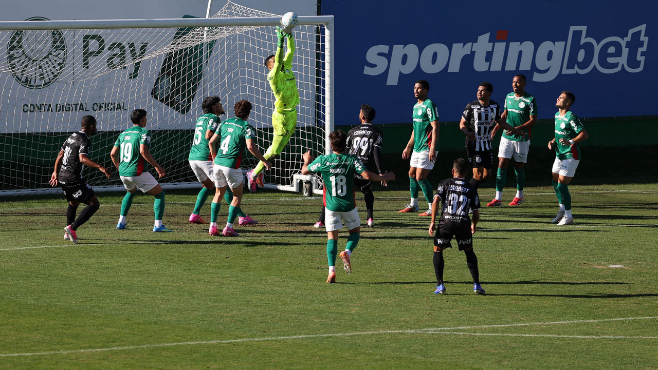 Palmeiras vence jogo-treino contra a Inter de Limeira com gols de Luighi e Riquelme