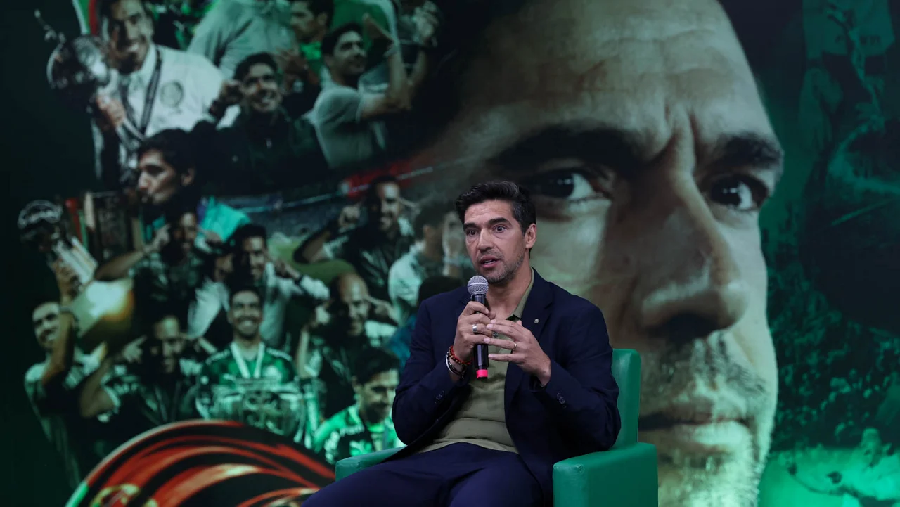 Homenageado, Abel exalta Leila e revela sonho no Palmeiras: "Voltar a ganhar a Libertadores" 