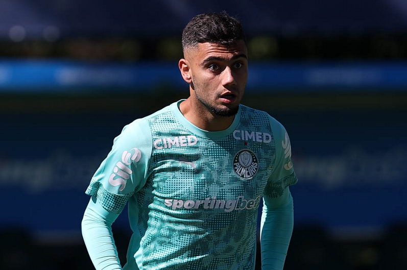 Andreas Pereira exalta campanha do Coritiba e projeta vitória em duelo pelo Brasileirão