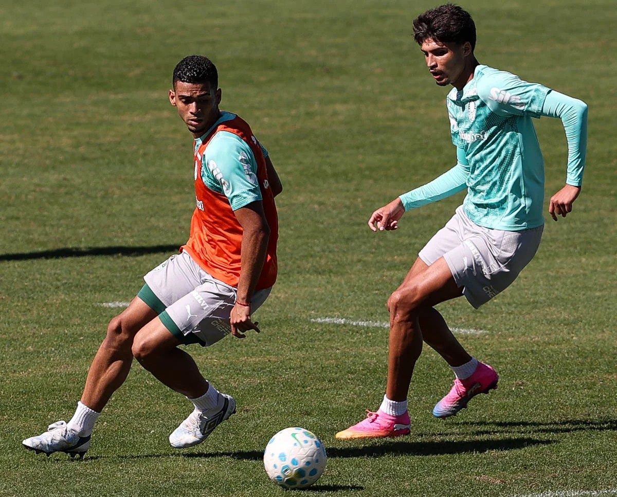 Arthur avalia período de treinos do Palmeiras e projeta duelo contra o Coritiba: “Time traiçoeiro”