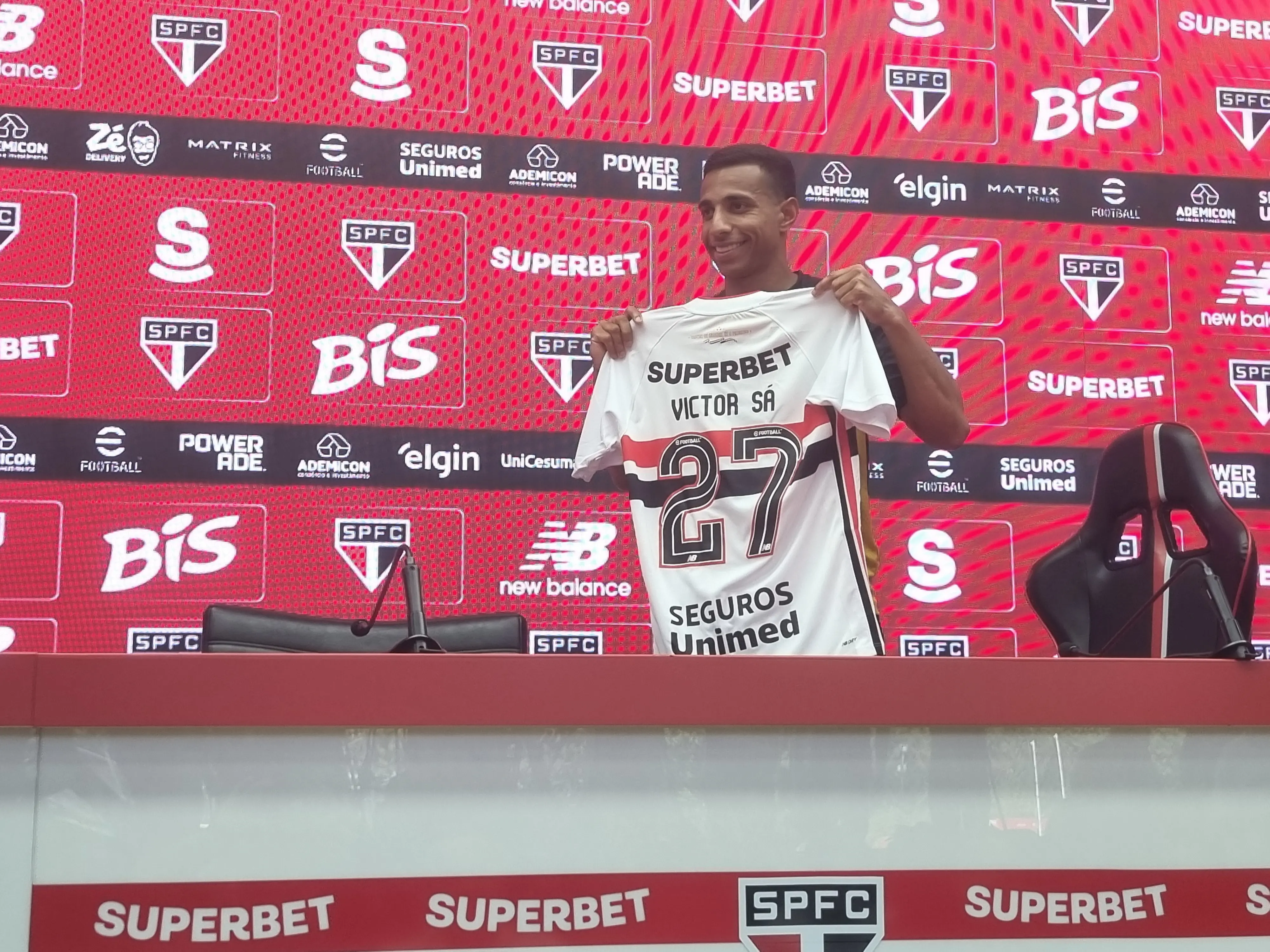 Victor Sá ressalta influência familiar na escolha pelo São Paulo e se emociona