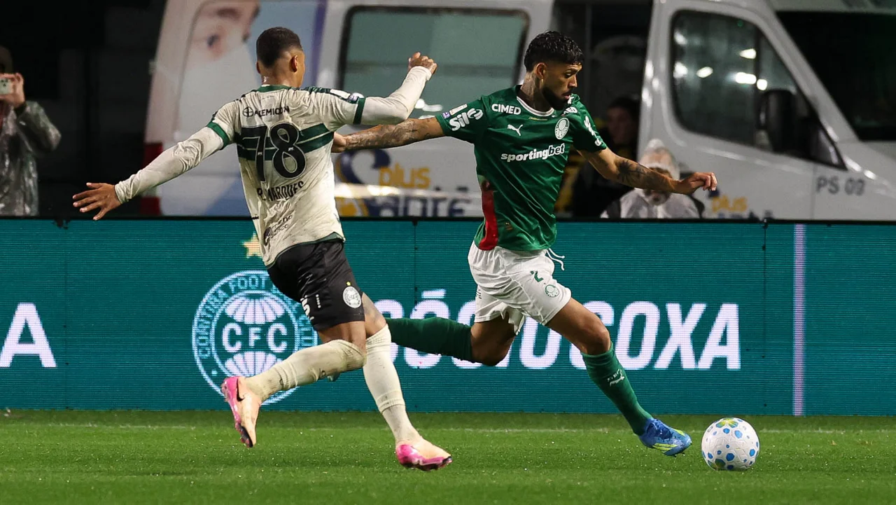 Trio do Palmeiras recebe terceiro cartão amarelo e vira desfalque contra o Atlético-MG