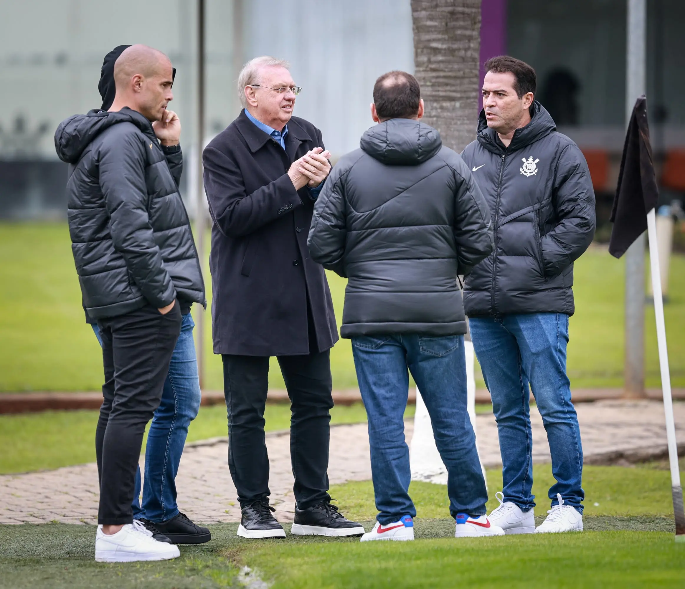 Corinthians define estratégia para buscar reforços na janela; entenda