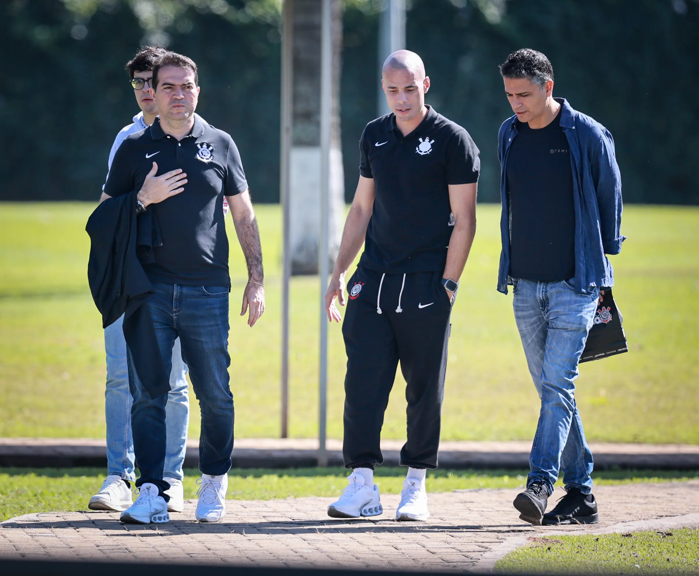 Corinthians inicia pagamento de salários atrasados e traça plano para derrubar transfer bans