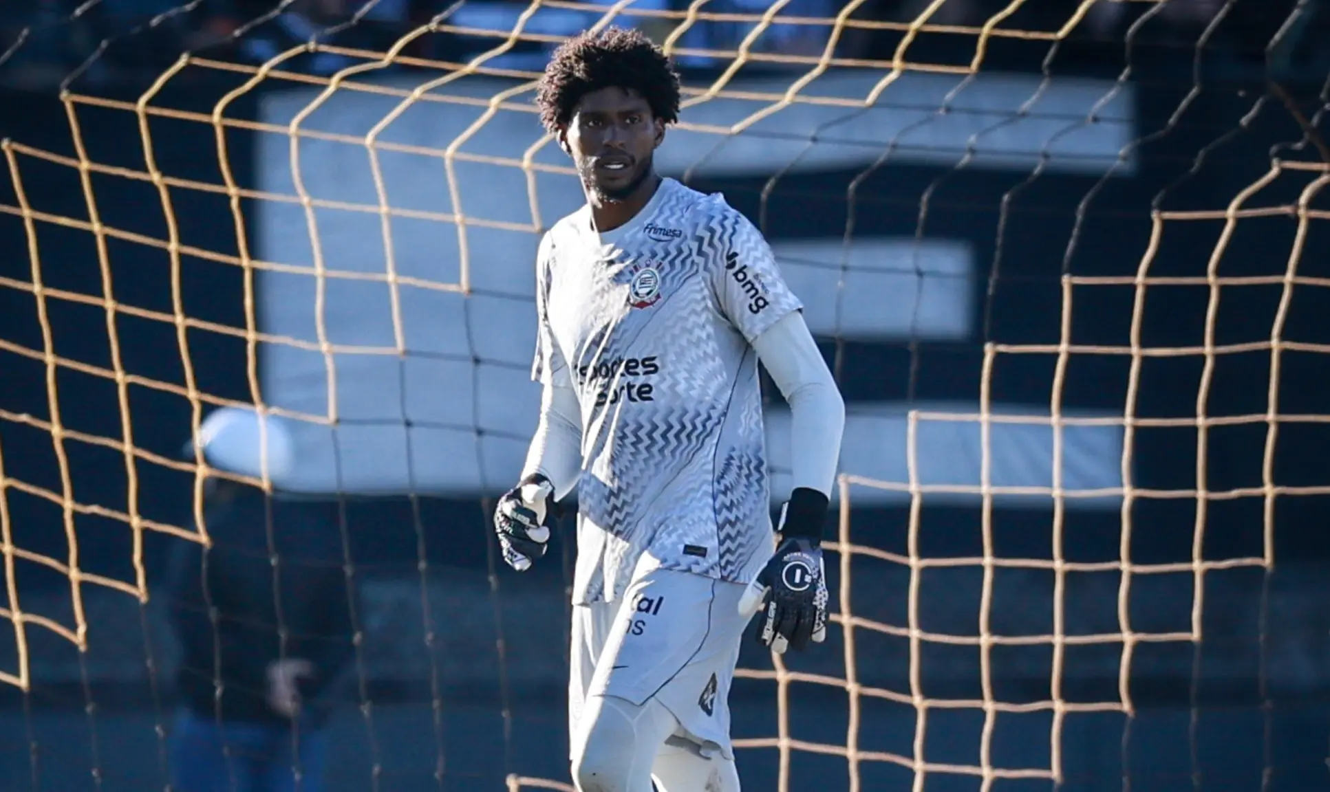 Hugo Souza admite impacto de atraso salarial no Corinthians, mas garante foco: "Somos profissionais"