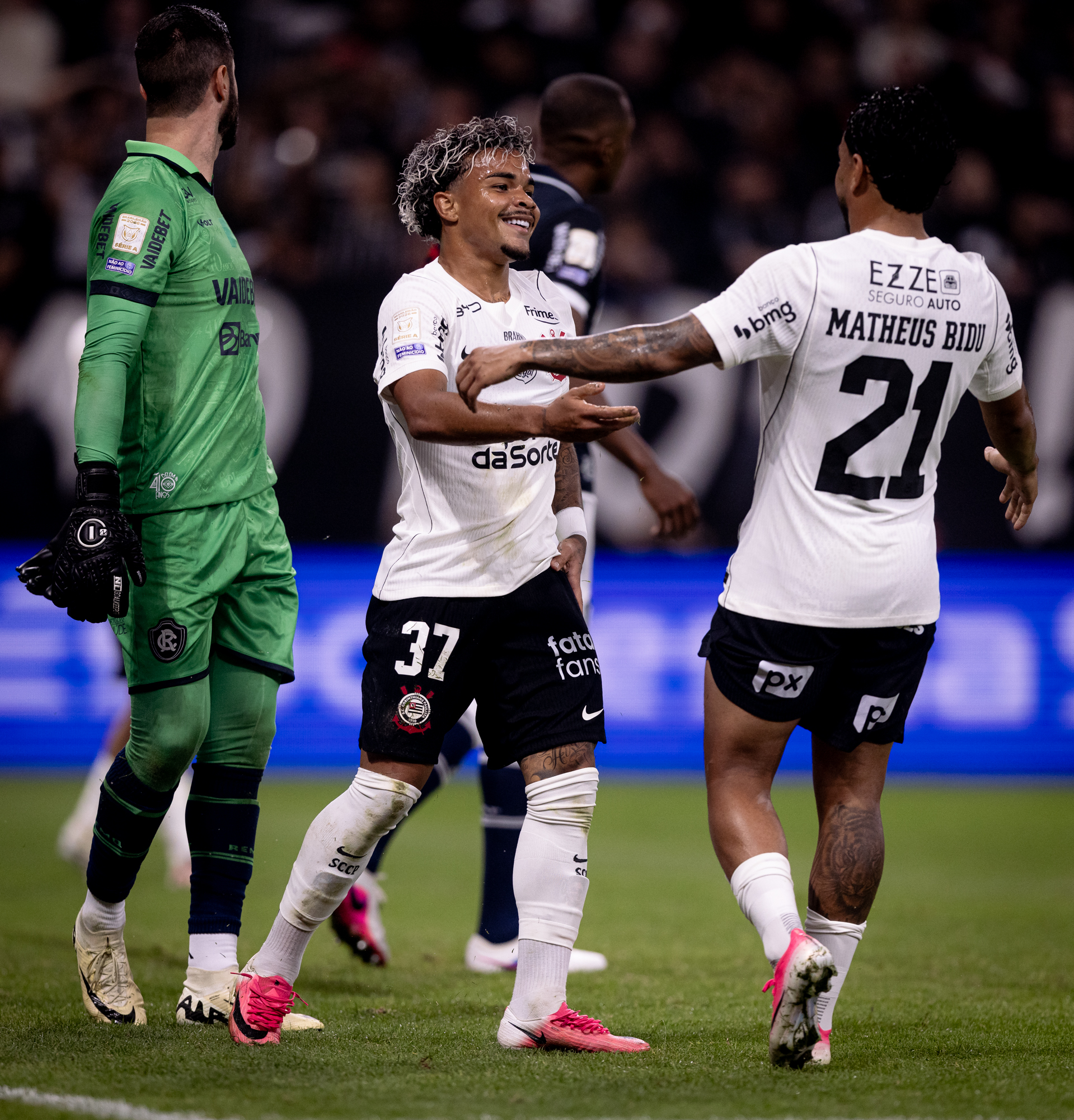 Entenda como Diniz usou a Copa do Mundo para aprimorar o Corinthians