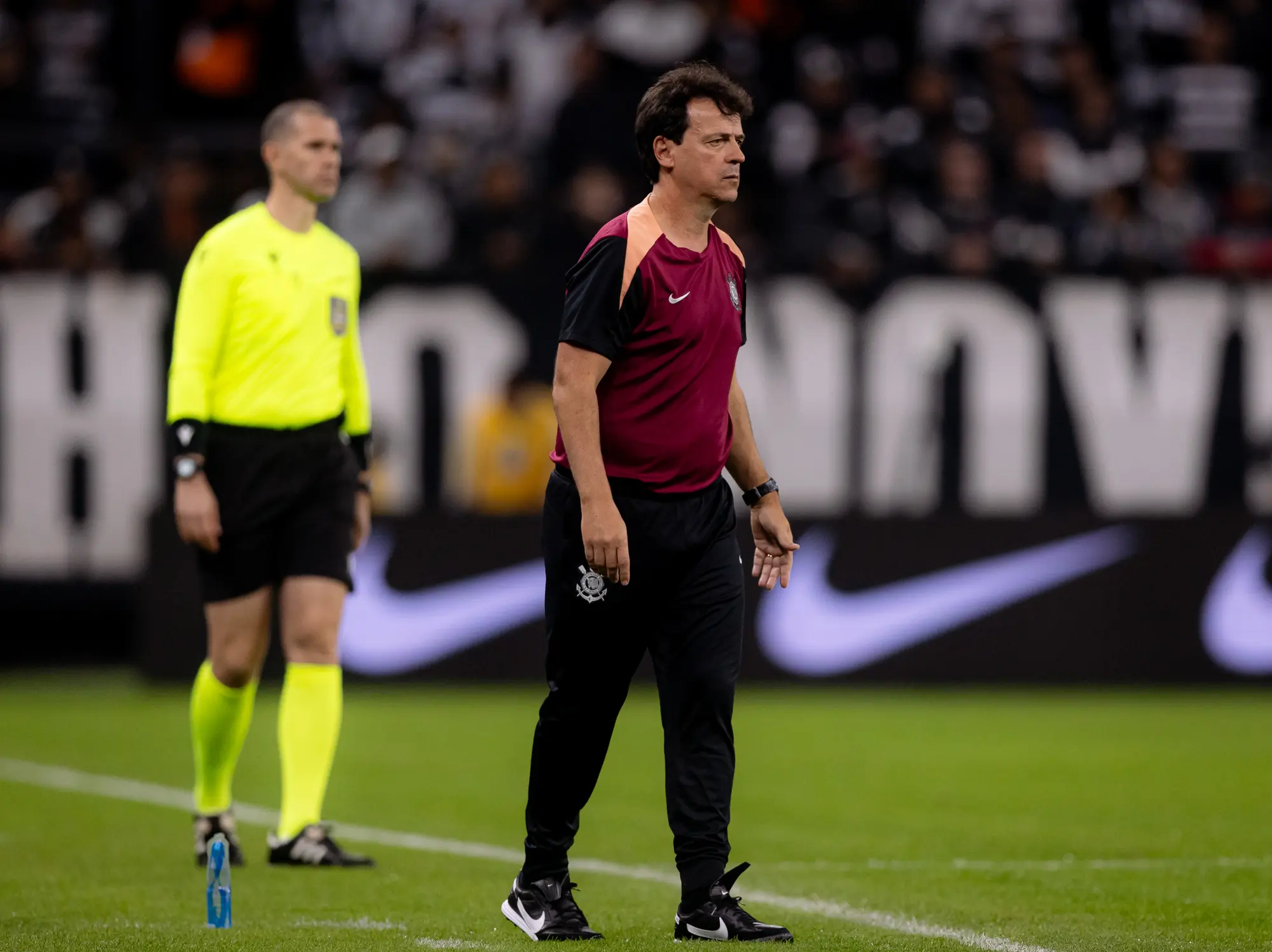Diniz admite necessidade de vendas no Corinthians e torce por renovação de Memphis