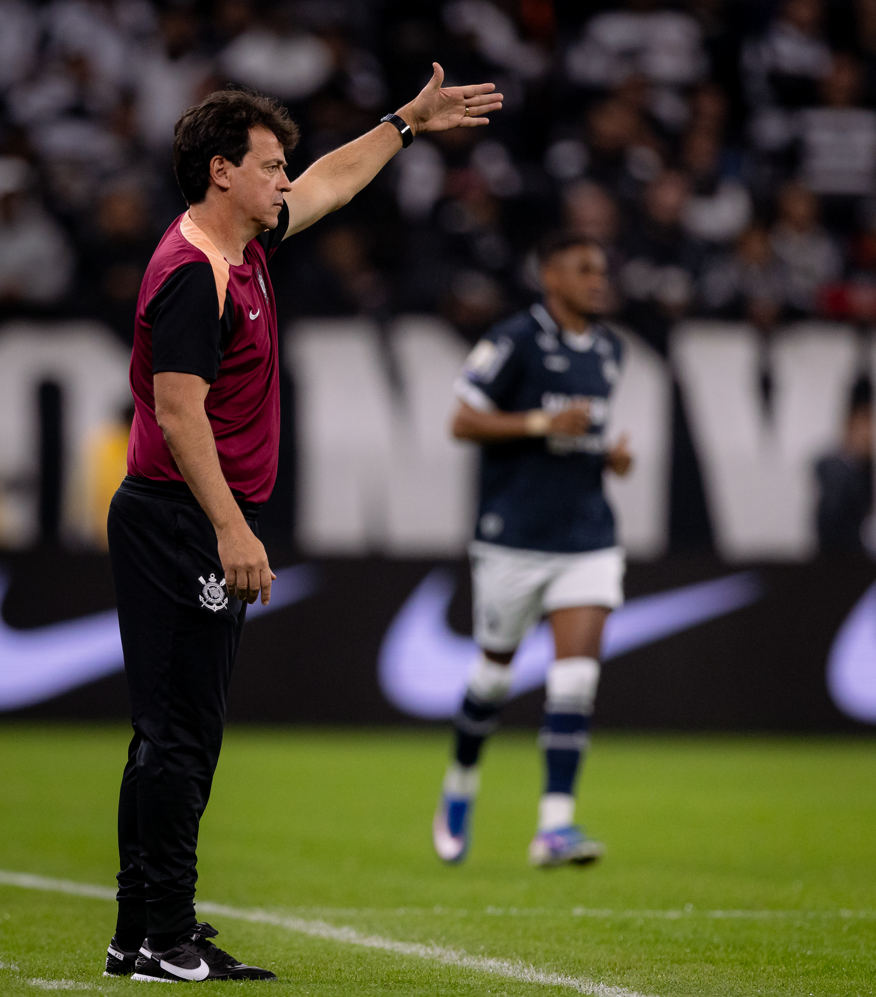 Análise: vitória do Corinthians tem assinatura de Diniz e tempos distintos