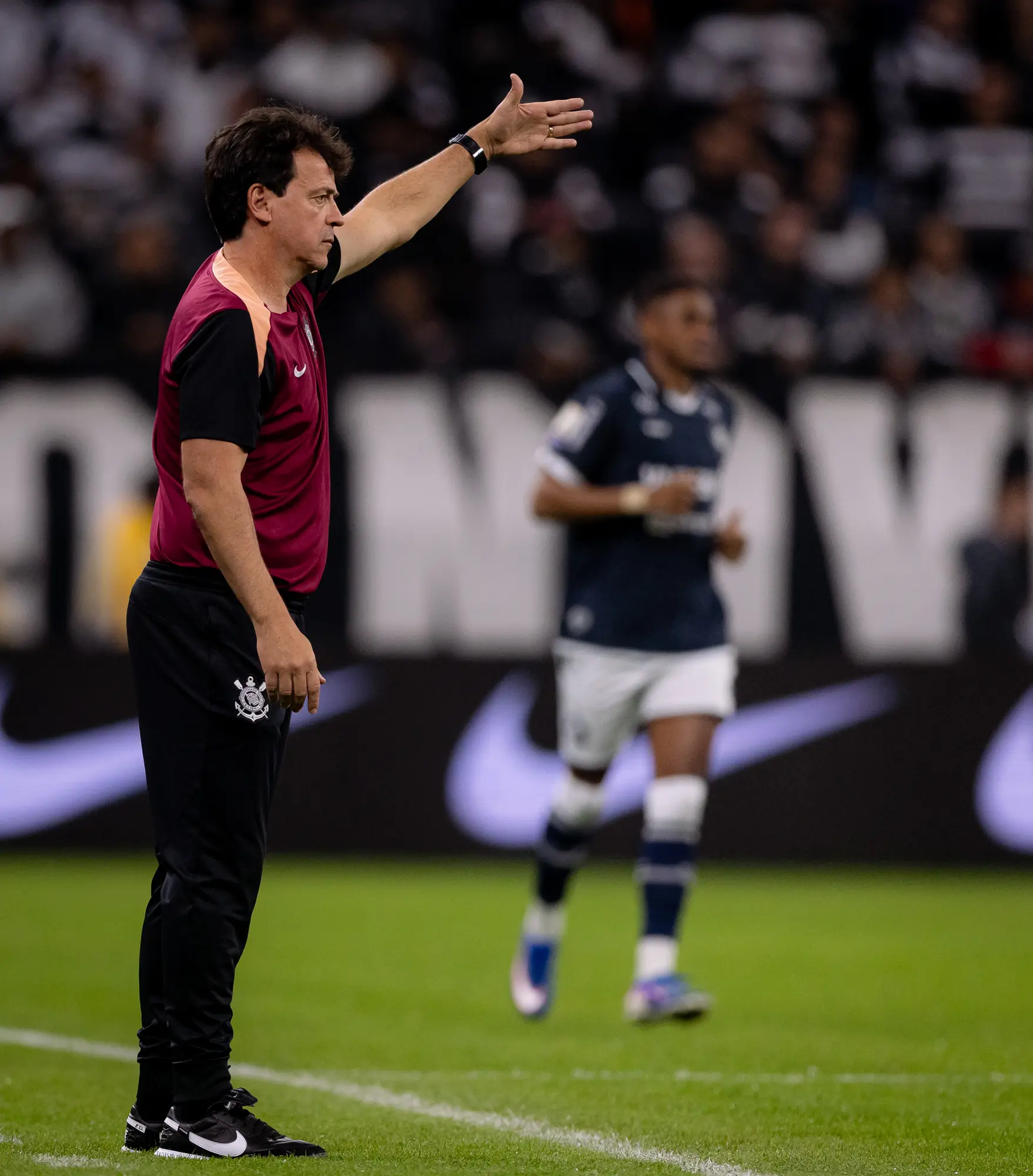 Análise: vitória do Corinthians tem assinatura de Diniz e tempos distintos