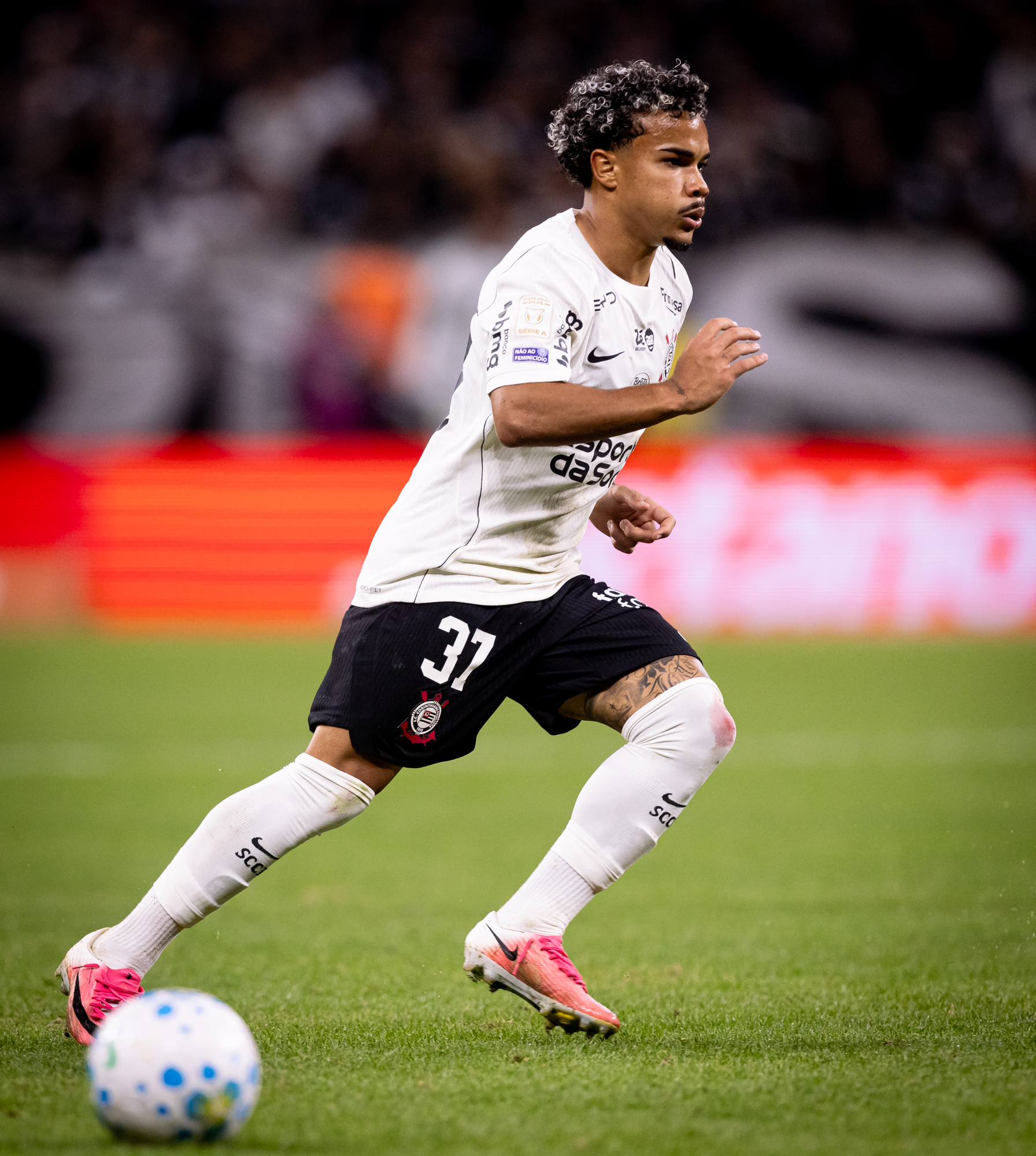 Kaio César é absolvido pelo STJD e escapa de gancho no Corinthians