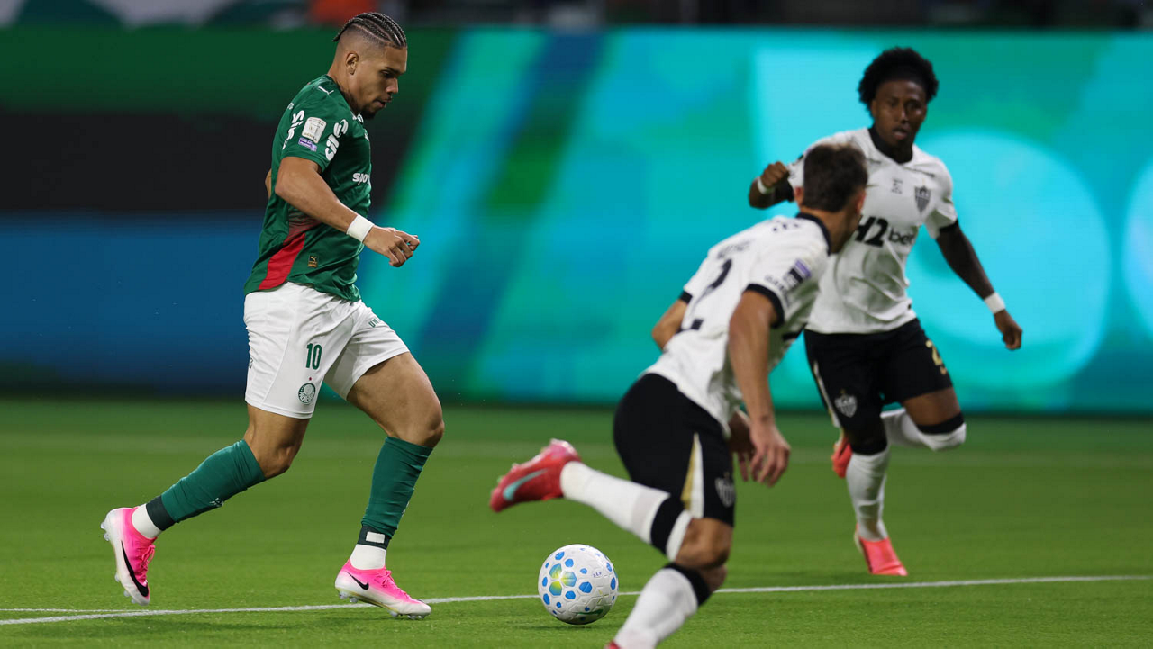 Paulinho celebra chance como titular no Palmeiras após longo período e diz se sentir “de fato curado”