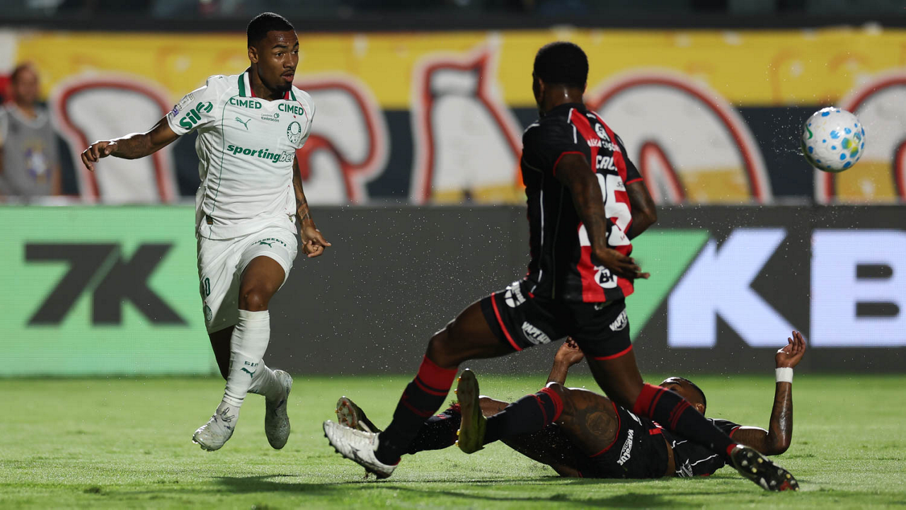 Allan destaca adaptação tática no Palmeiras após volta de suspensão e projeta duelo pela Copa do Brasil