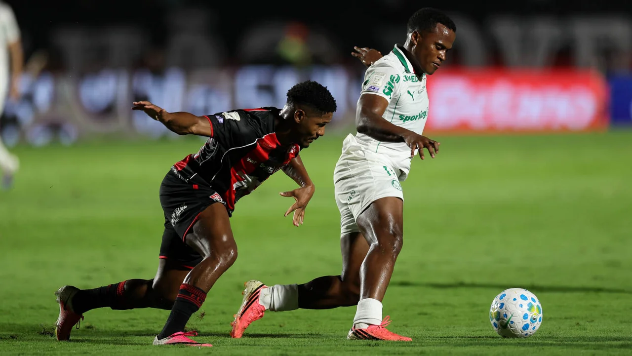Arias celebra goleada do Palmeiras e evita citar polêmicas contra o Vitória: "Fizemos nosso trabalho"