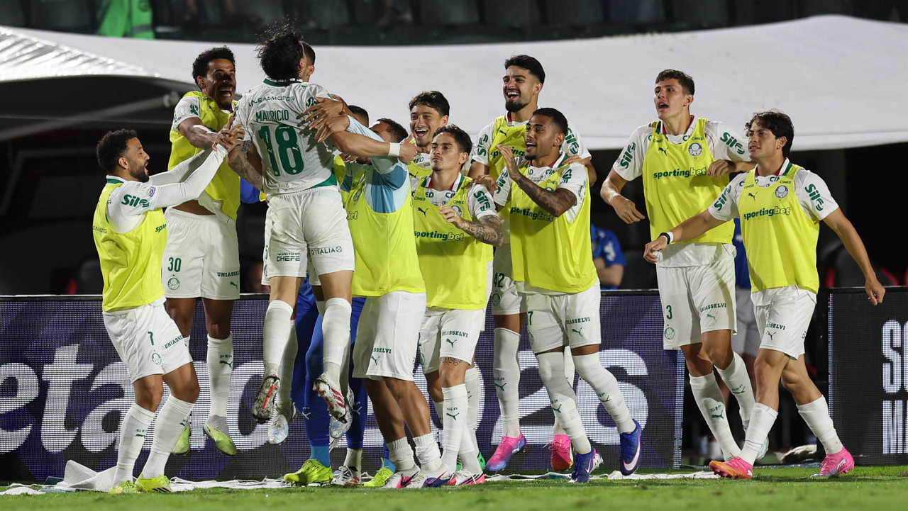 Melhores momentos da goleada do Palmeiras sobre o Vitória pelo Brasileião