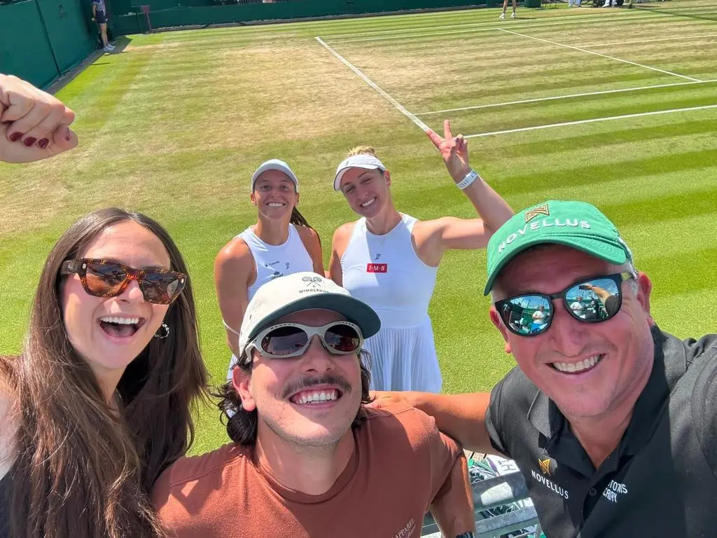 Luisa Stefani avança para as quartas de Wimbledon ao lado de canadense