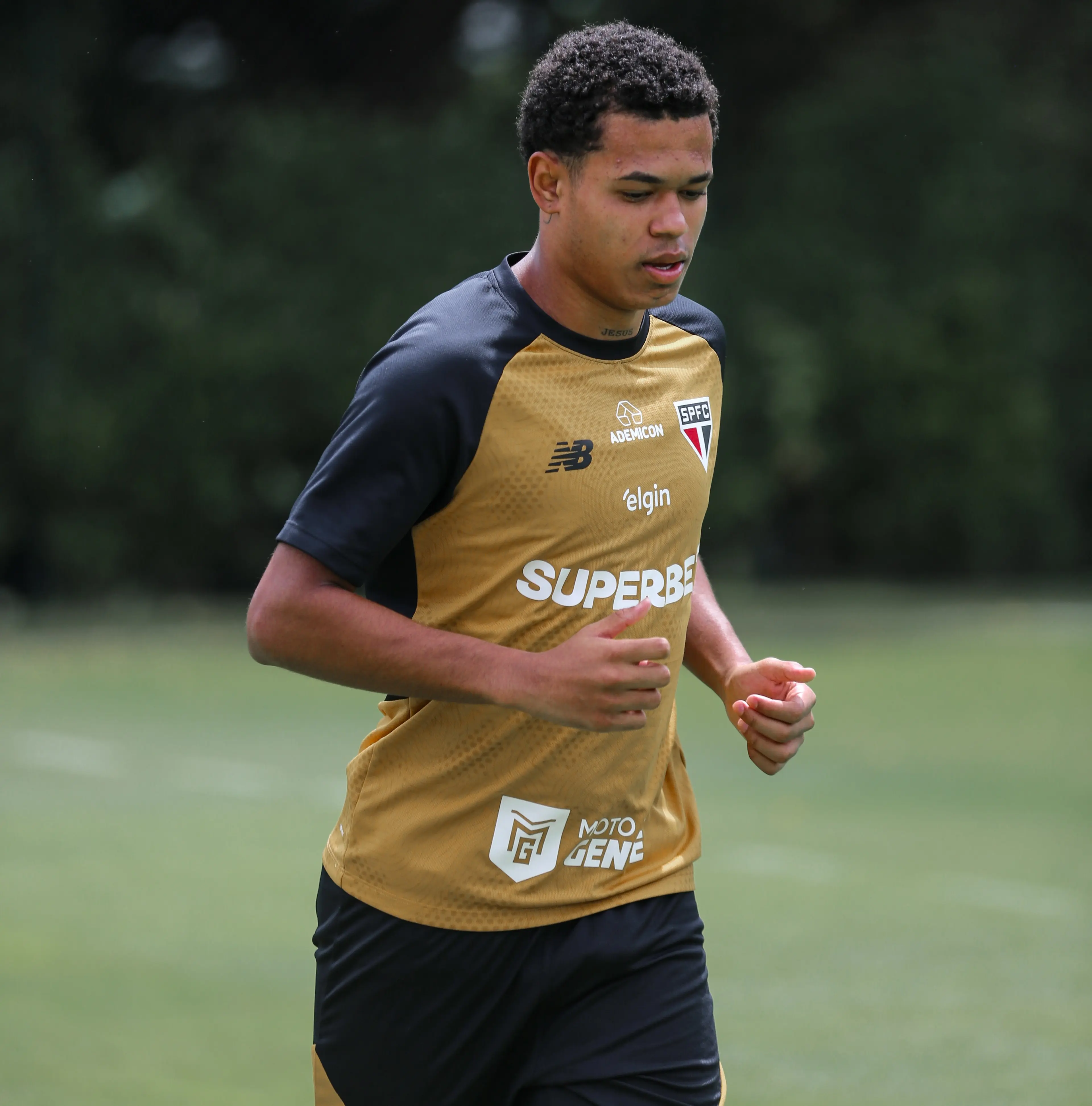 São Paulo encaminha empréstimo de atacante da base ao Botafogo-SP