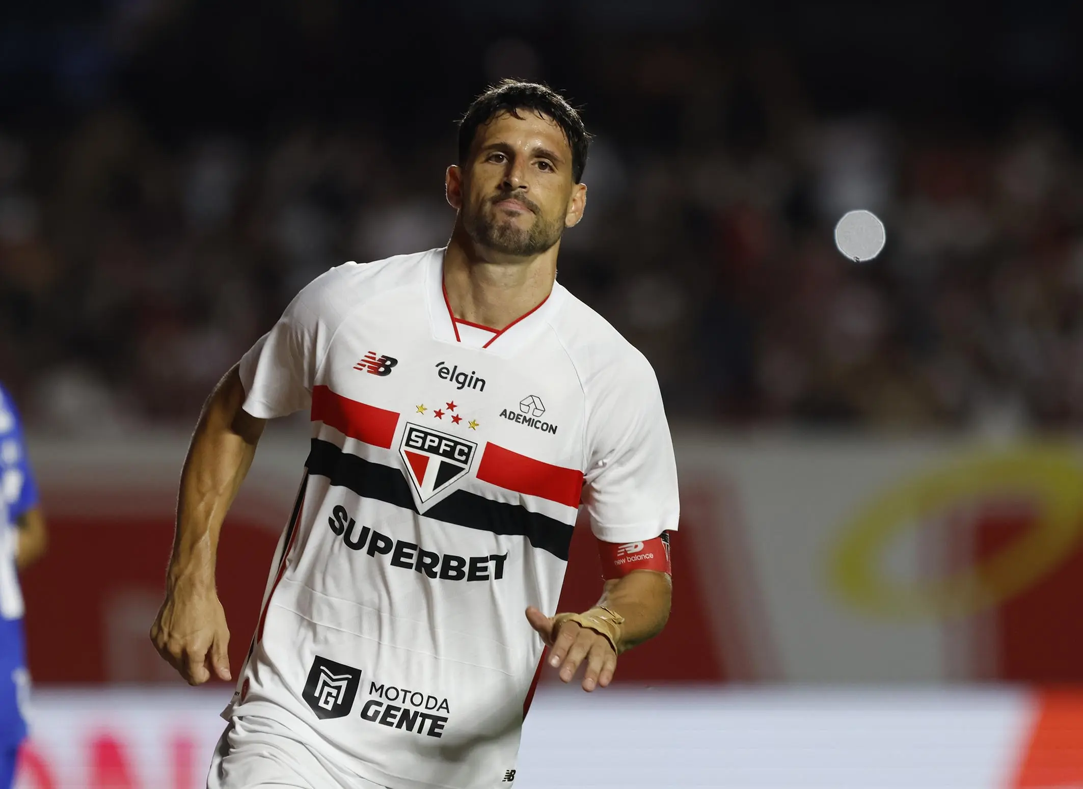 São Paulo reduz proposta, e renovação de Calleri esfria
