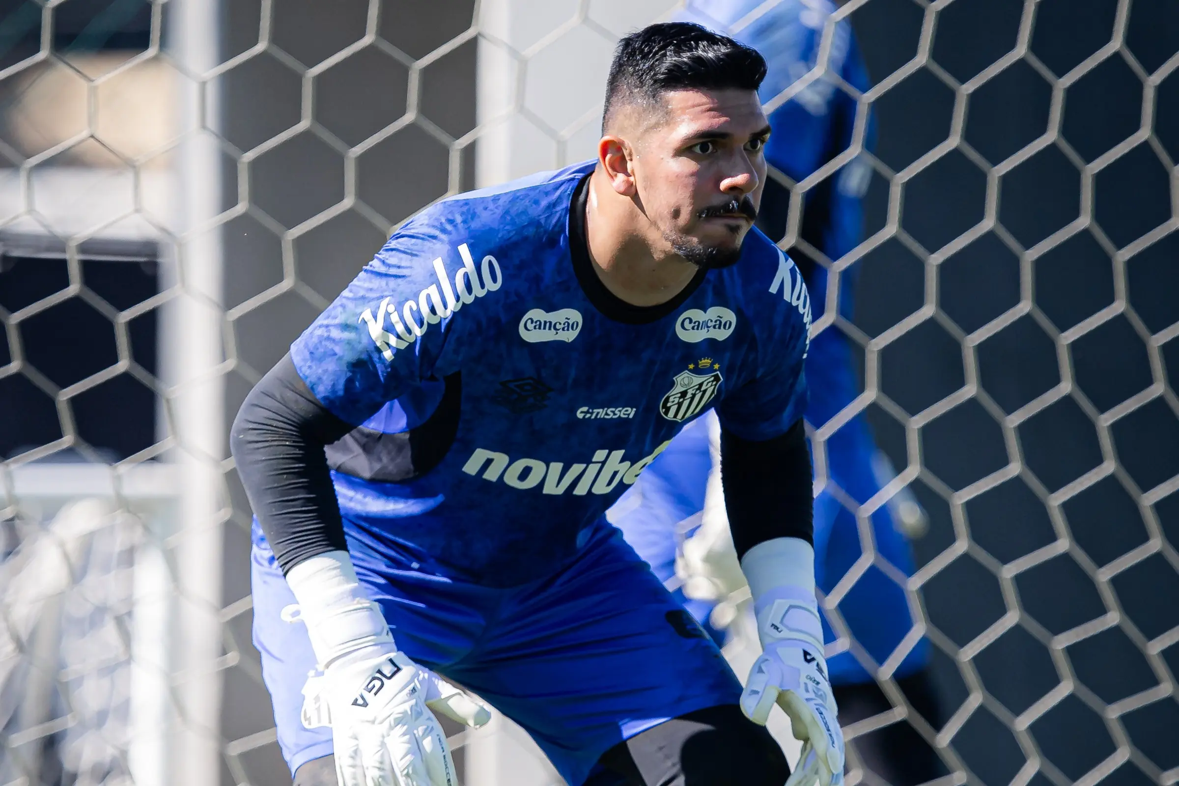 João Paulo treina pela primeira vez desde retorno ao Santos