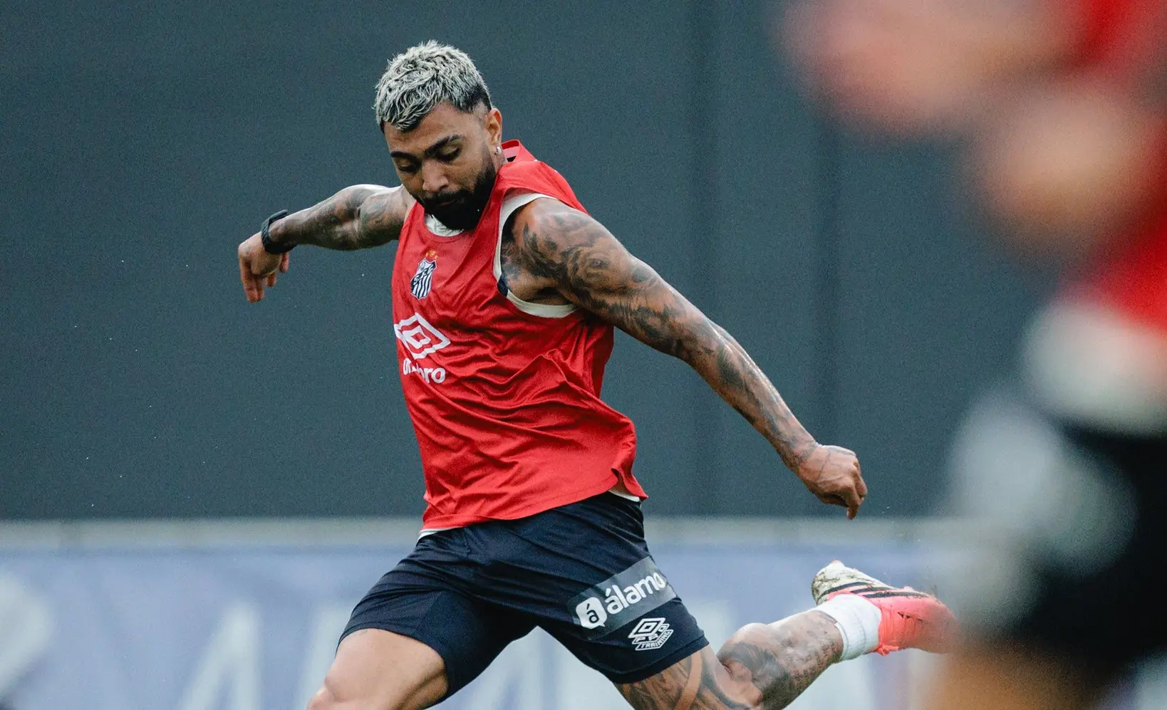 Santos se reapresenta após amistoso e abre terceira semana de intertemporada