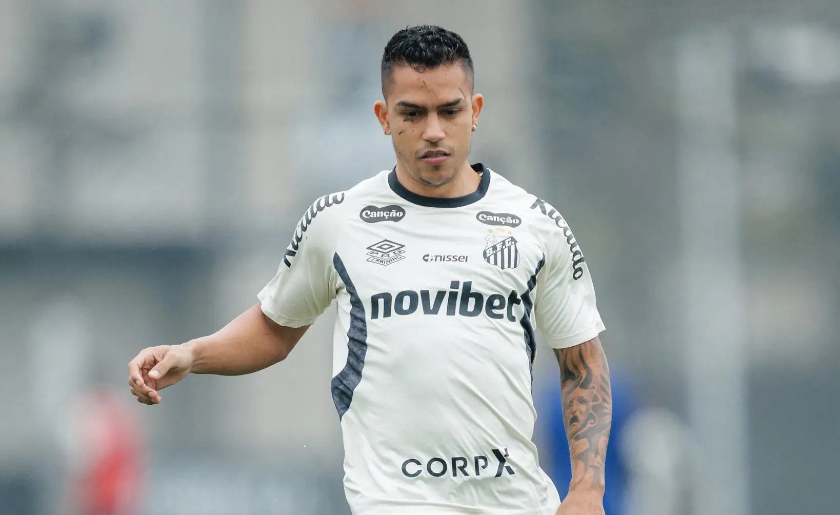 Com novidades, Santos faz treino tático e de bola parada e avança em intertemporada