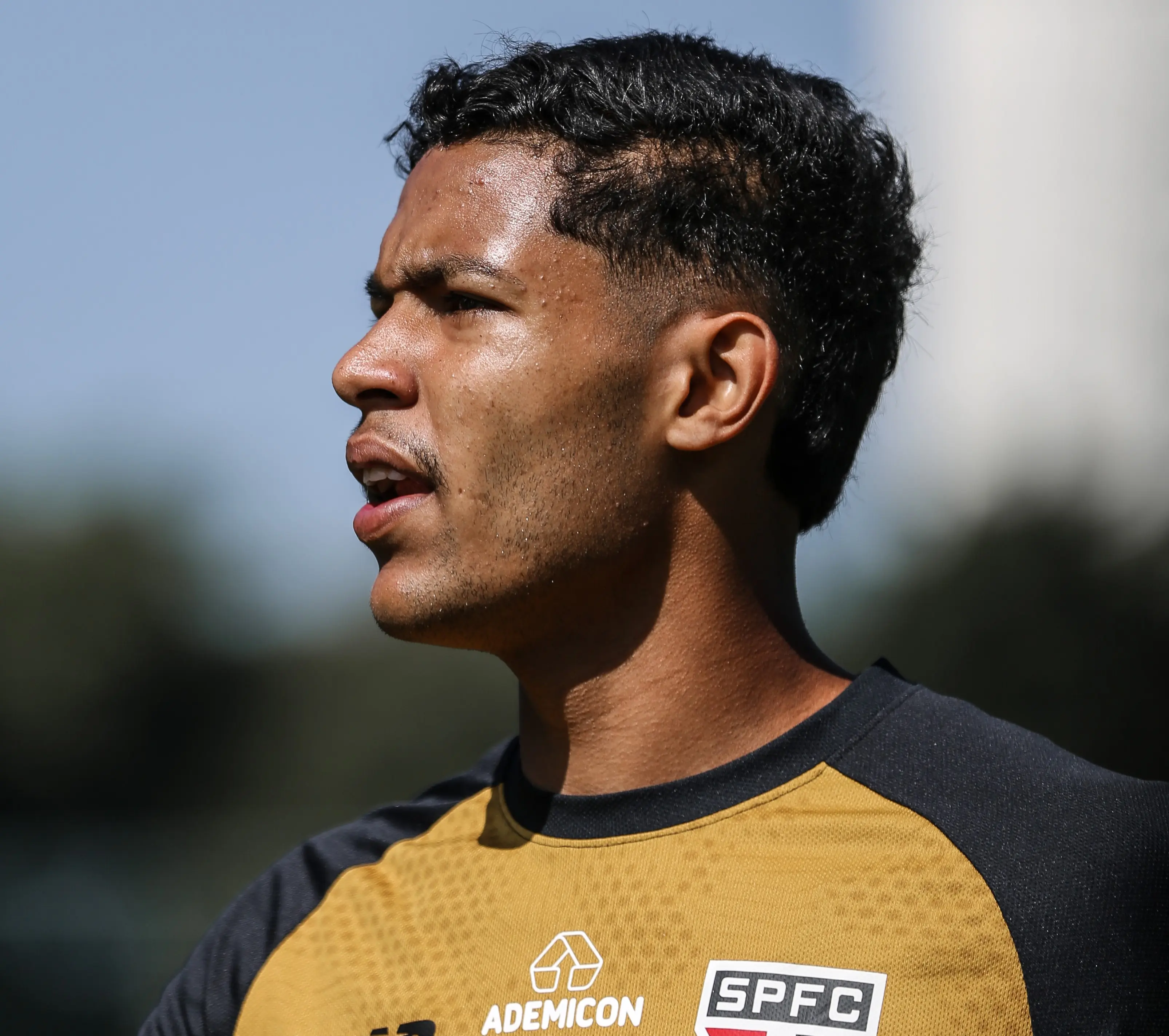 Ryan Francisco marca em jogo-treino e tenta retomar espaço no profissional do São Paulo