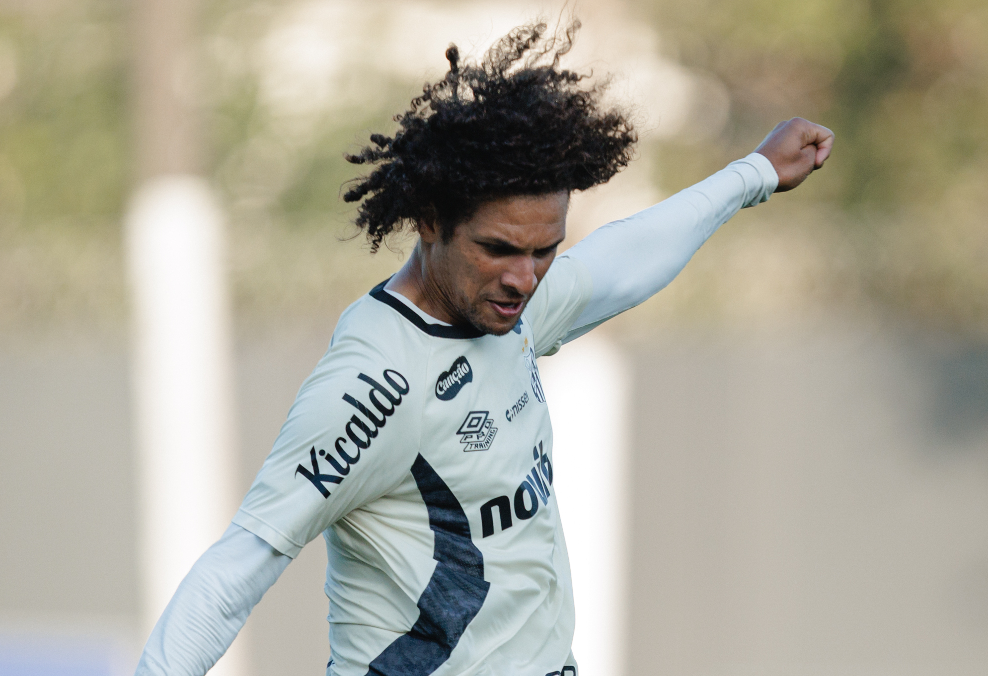 Quem deve ser a prioridade do Santos em uma renovação de contrato para 2027? Vote!