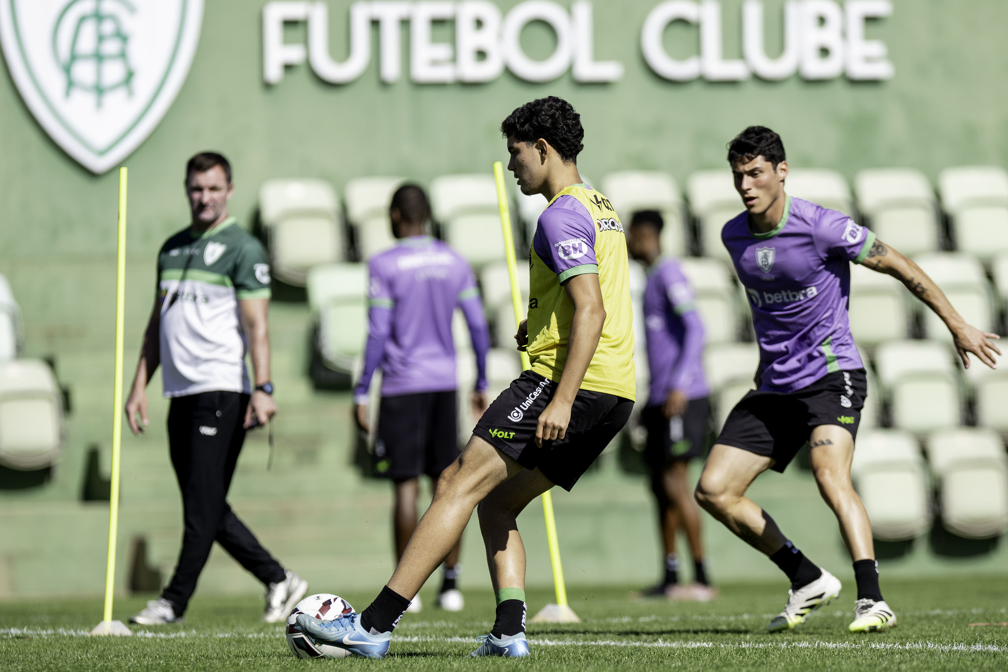 América-MG x Londrina: veja prováveis escalações e onde assistir ao duelo pela Série B